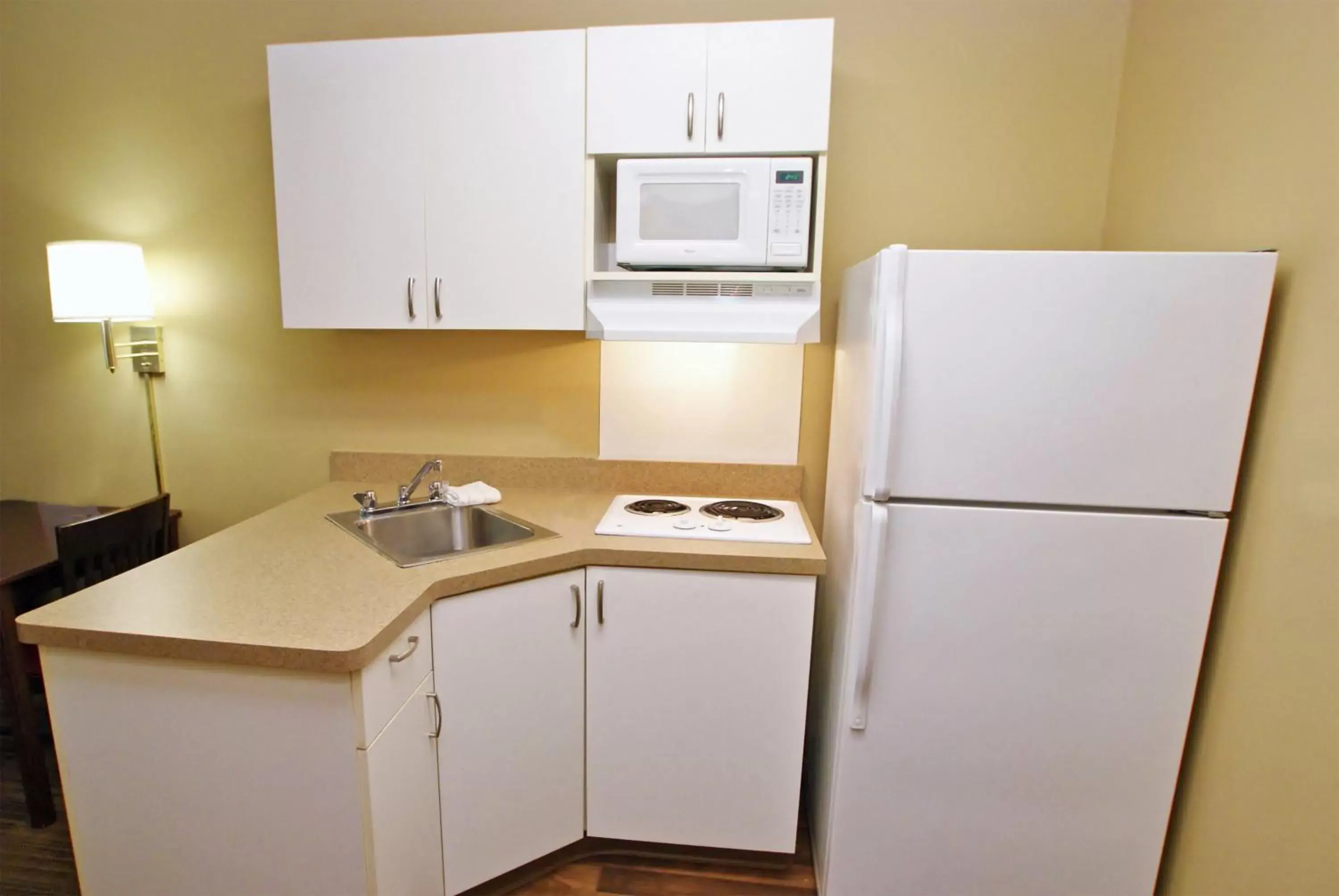 Kitchen or kitchenette, Kitchen/Kitchenette in Extended Stay America Suites - Los Angeles - Long Beach Airport