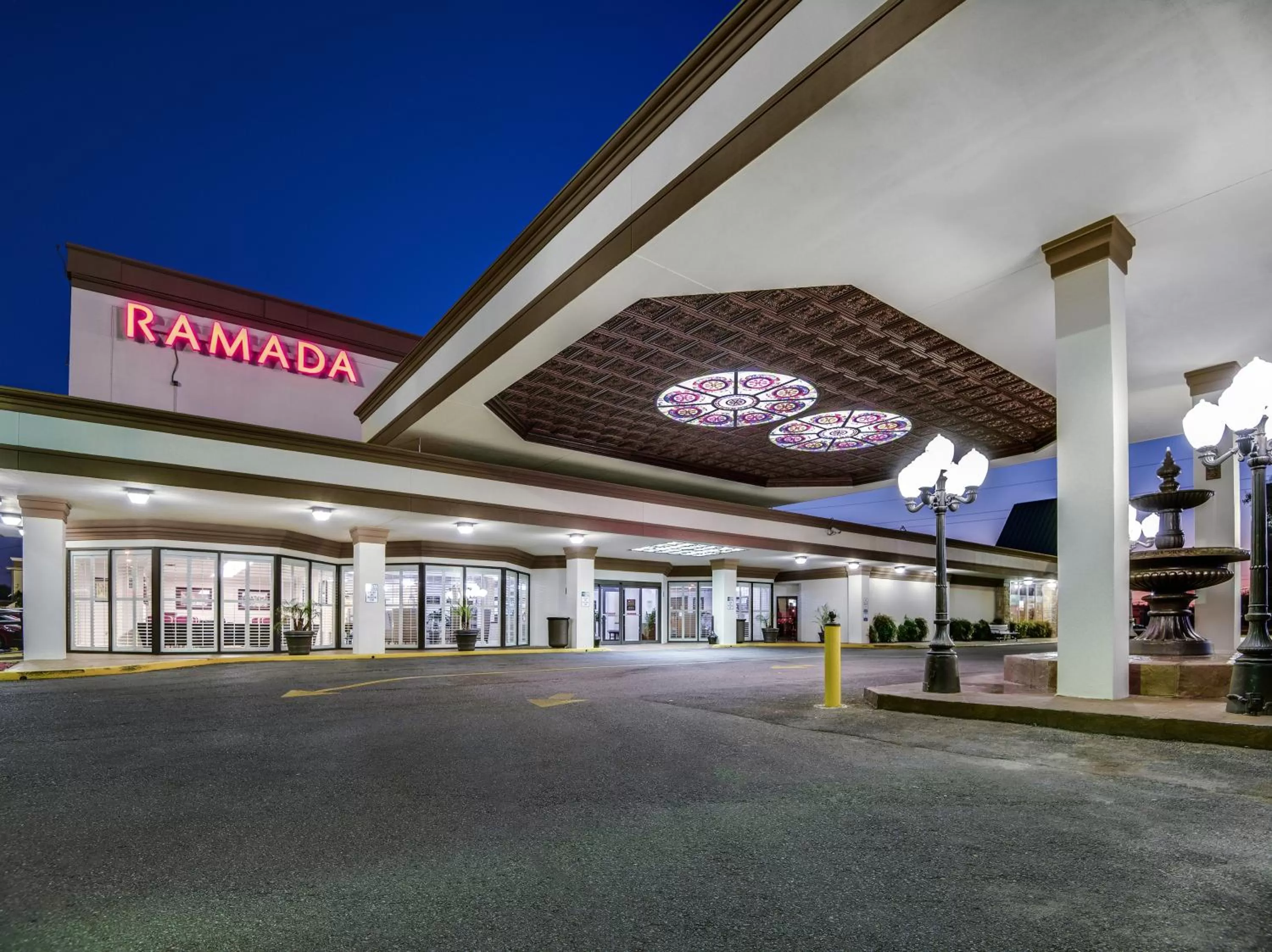 Facade/entrance in Ramada by Wyndham Metairie New Orleans Airport