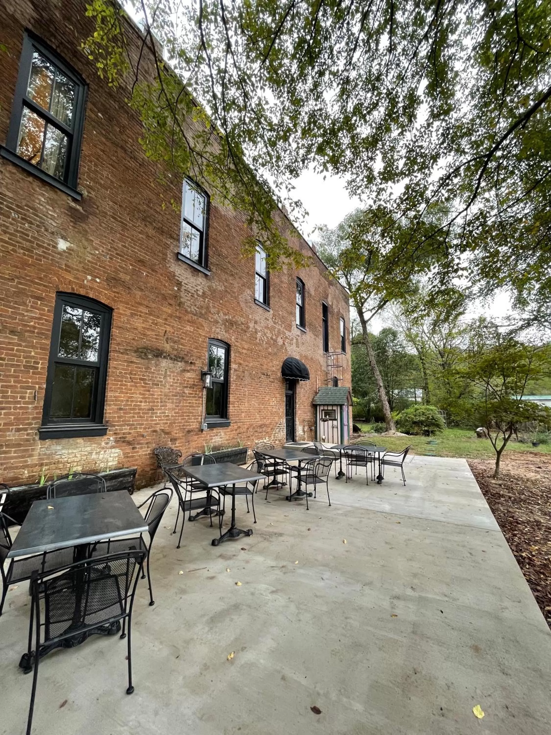 Property building in Beard and Lady Inn