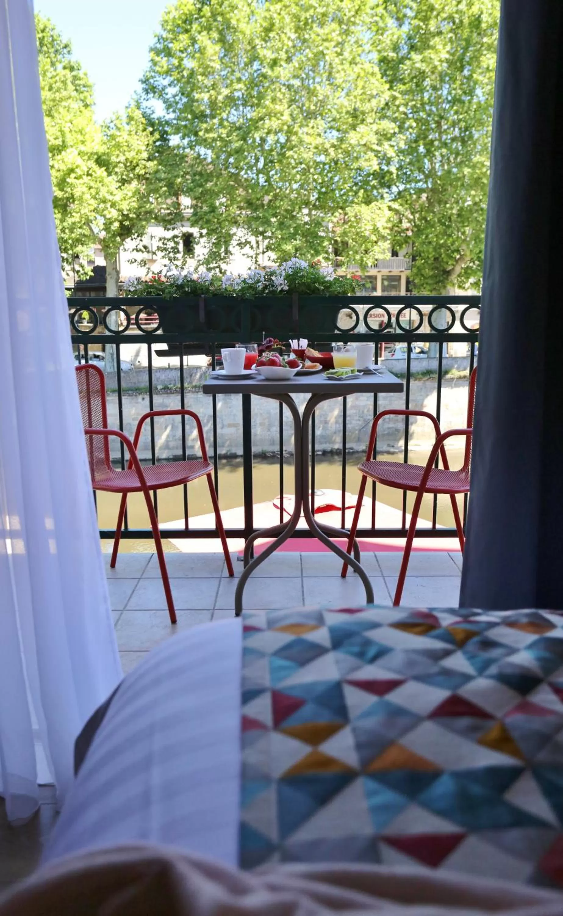 Balcony/Terrace, Bed in Best Western Le Pont d'Or