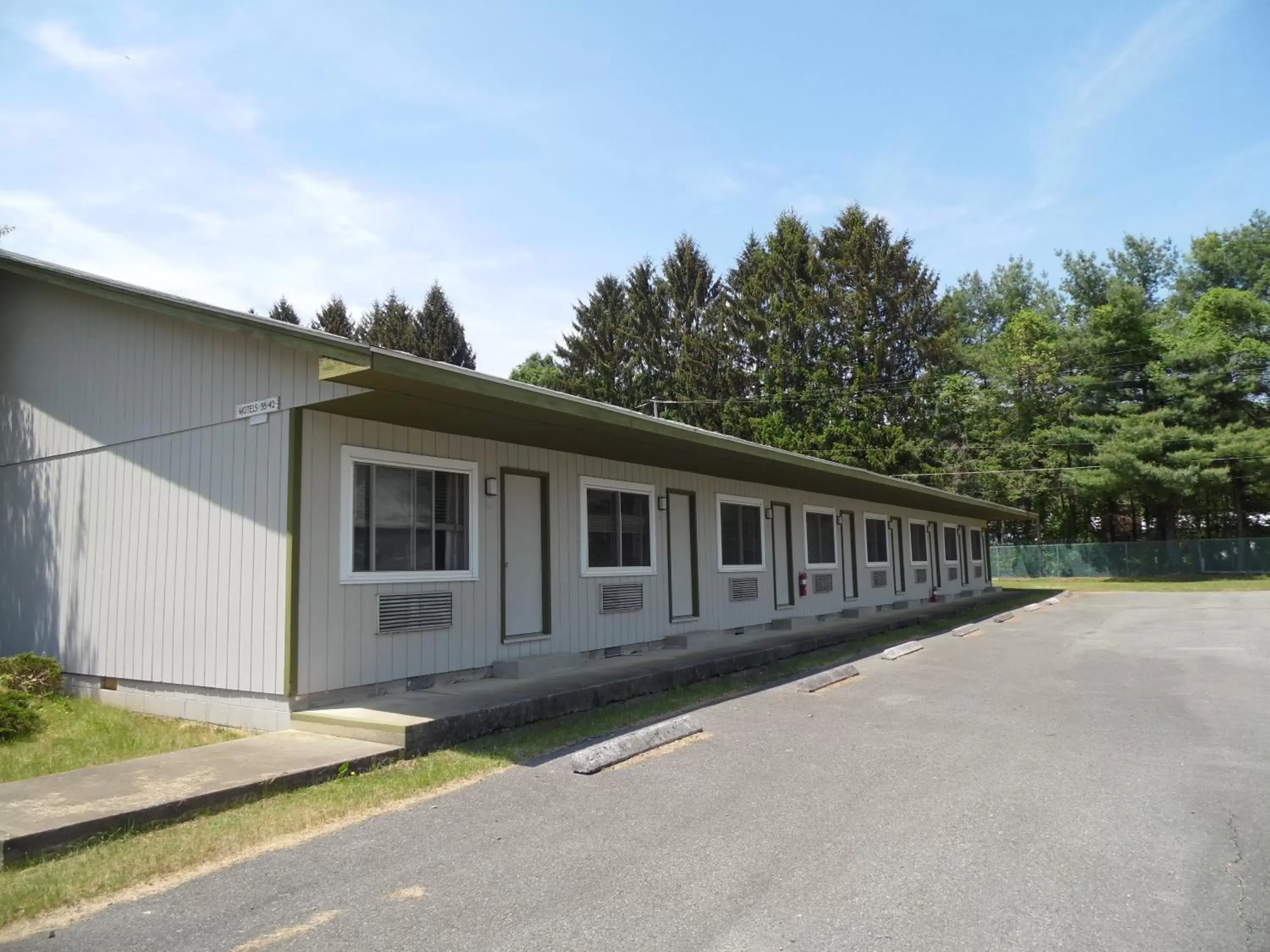 Property Building in Glenwood Inn & Conference Center