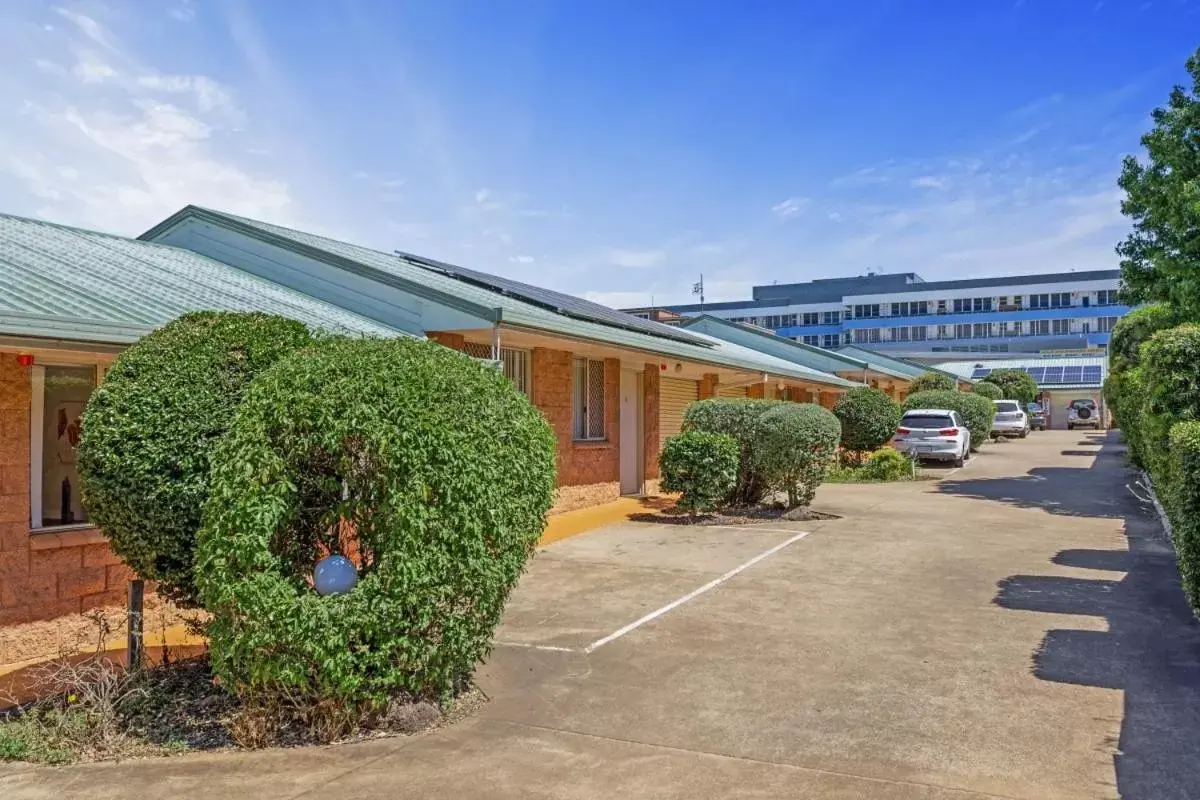 Facade/entrance, Property Building in Apollo Lodge