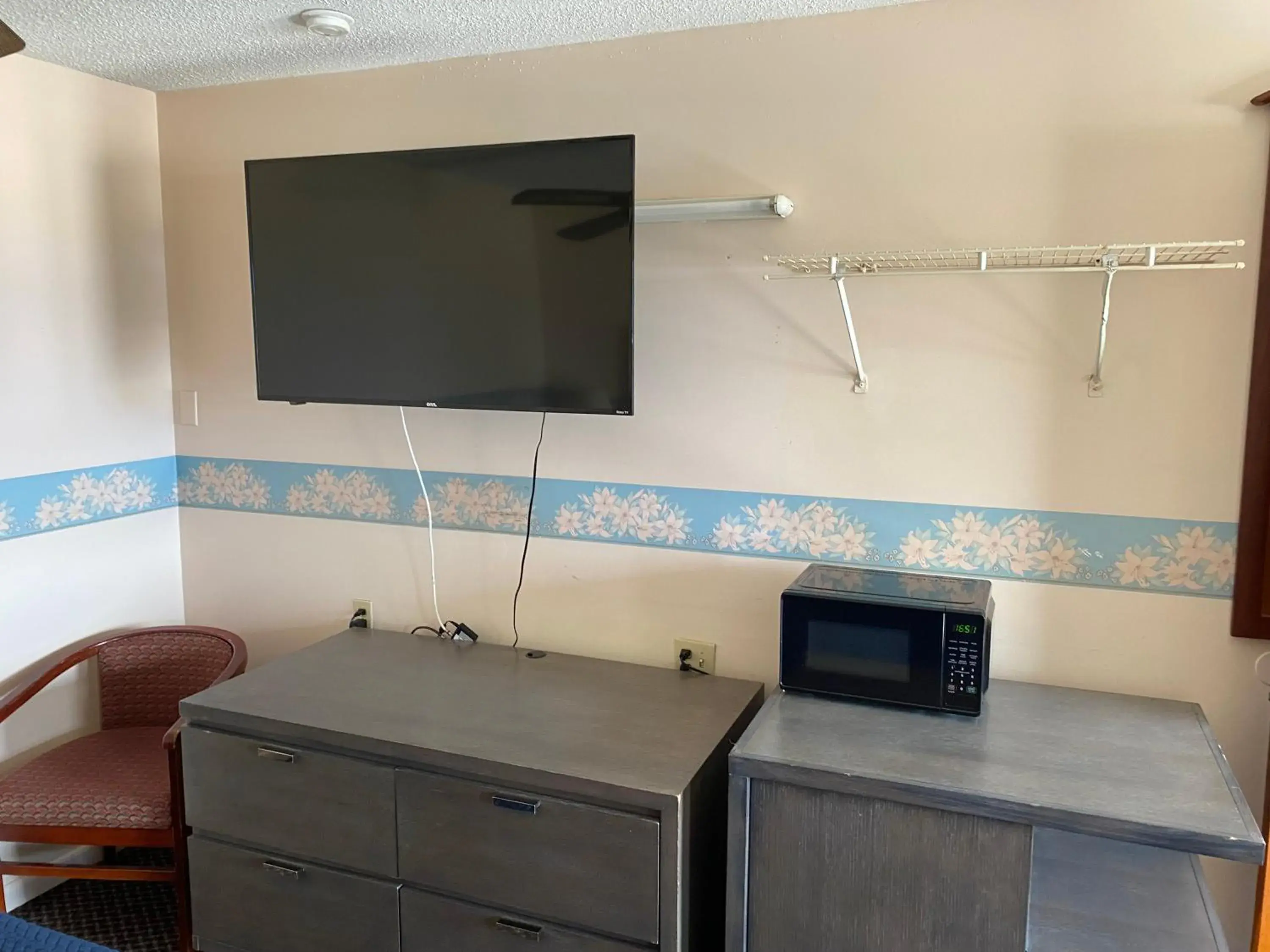 TV and multimedia, TV/Entertainment Center in Budget Inn of Sebring