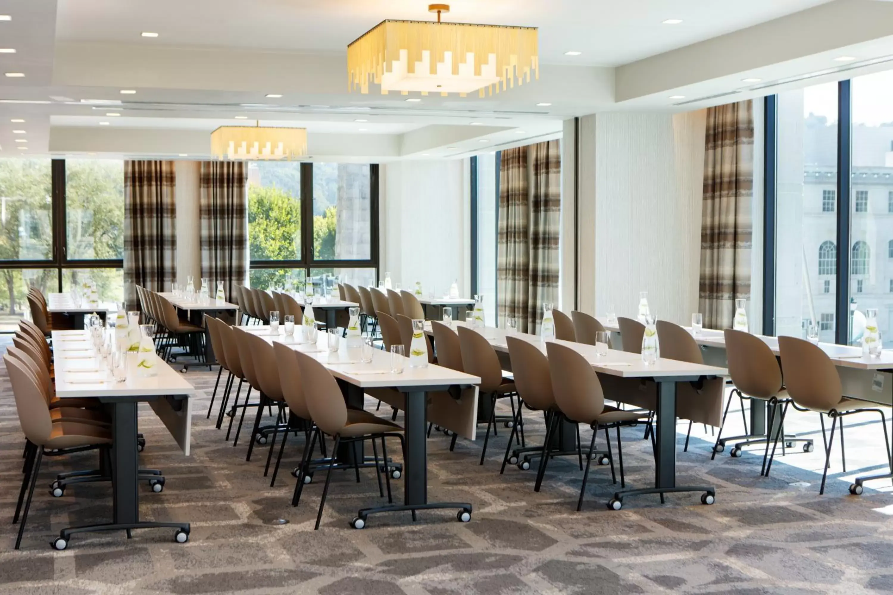 Meeting/conference room, Restaurant/Places to Eat in Kimpton - Hotel Arras, an IHG Hotel
