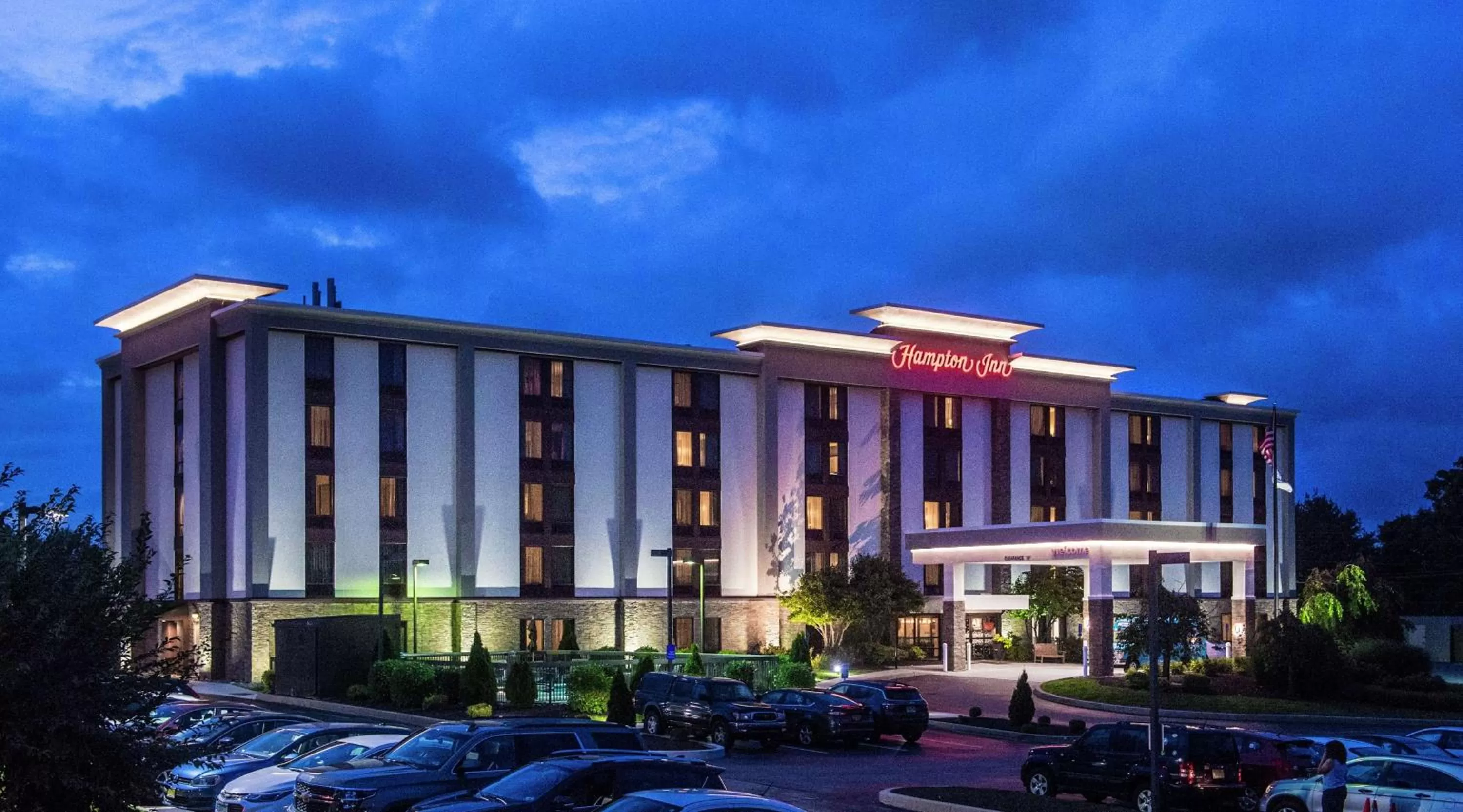 Property building in Hampton Inn Philadelphia-Great Valley
