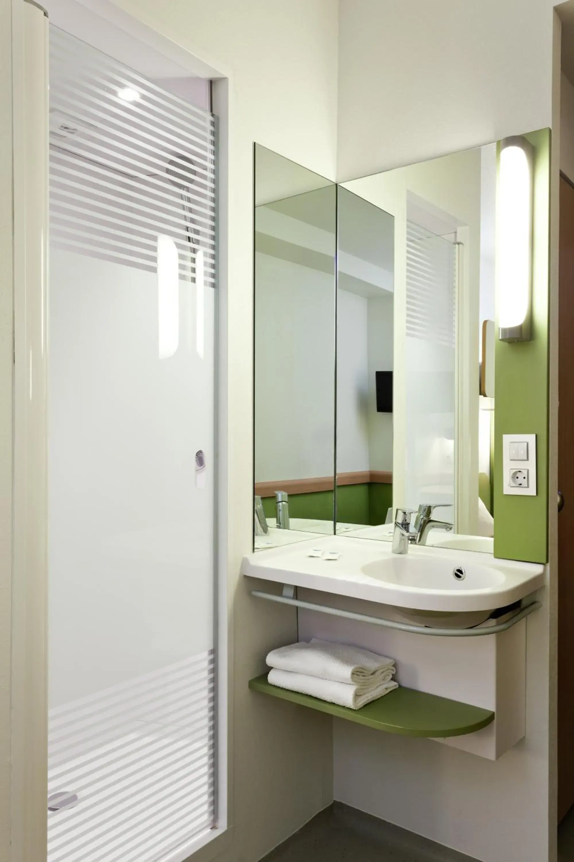 Bathroom in Ibis Budget Madrid Calle 30 Bathroom in Ibis Budget Madrid Calle 30