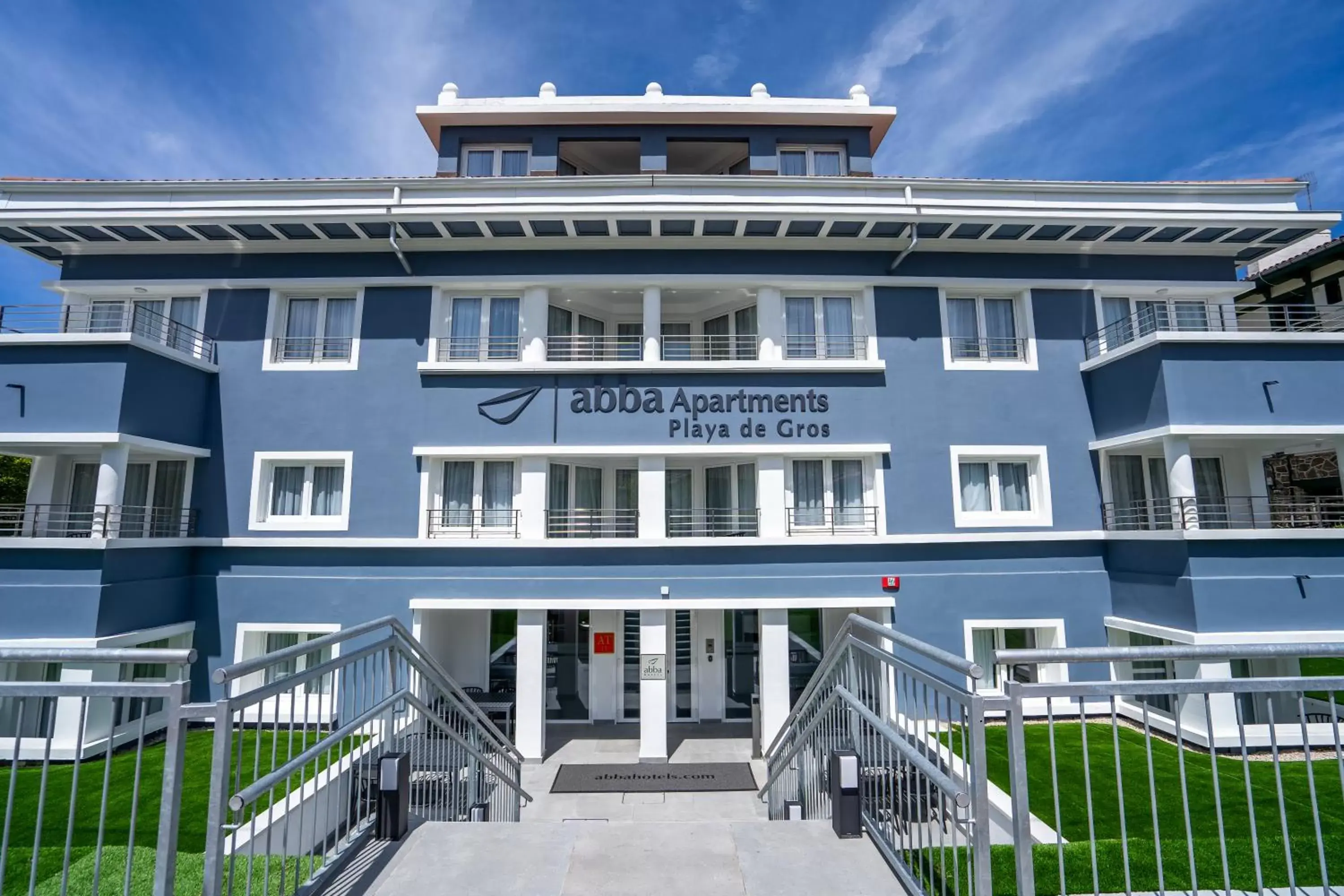 Property building in abba Apartments Playa de Gros San Sebastián Property building in abba Apartments Playa de Gros San Sebastián