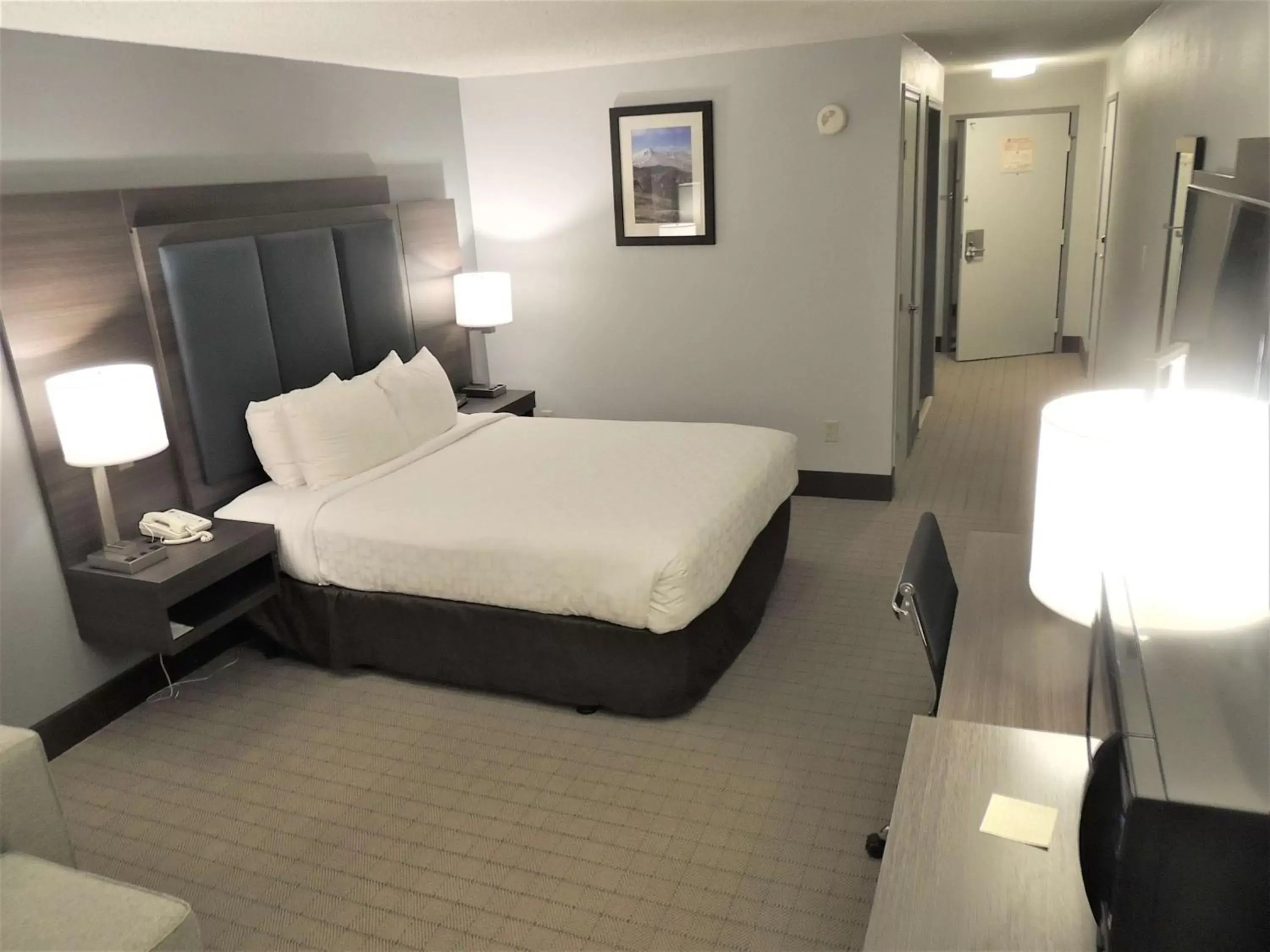 Photo of the whole room, Bed in SureStay Hotel by Best Western SeaTac Airport North