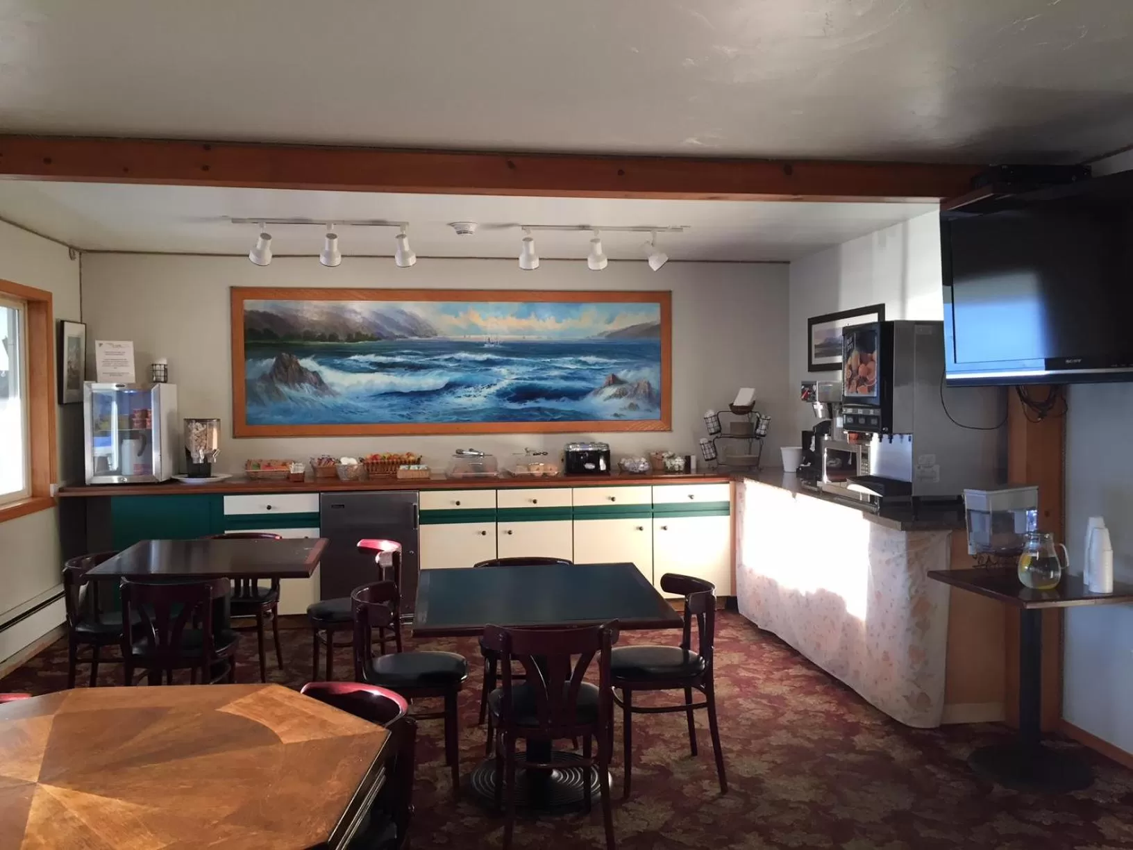 Breakfast in Captain's Choice Motel