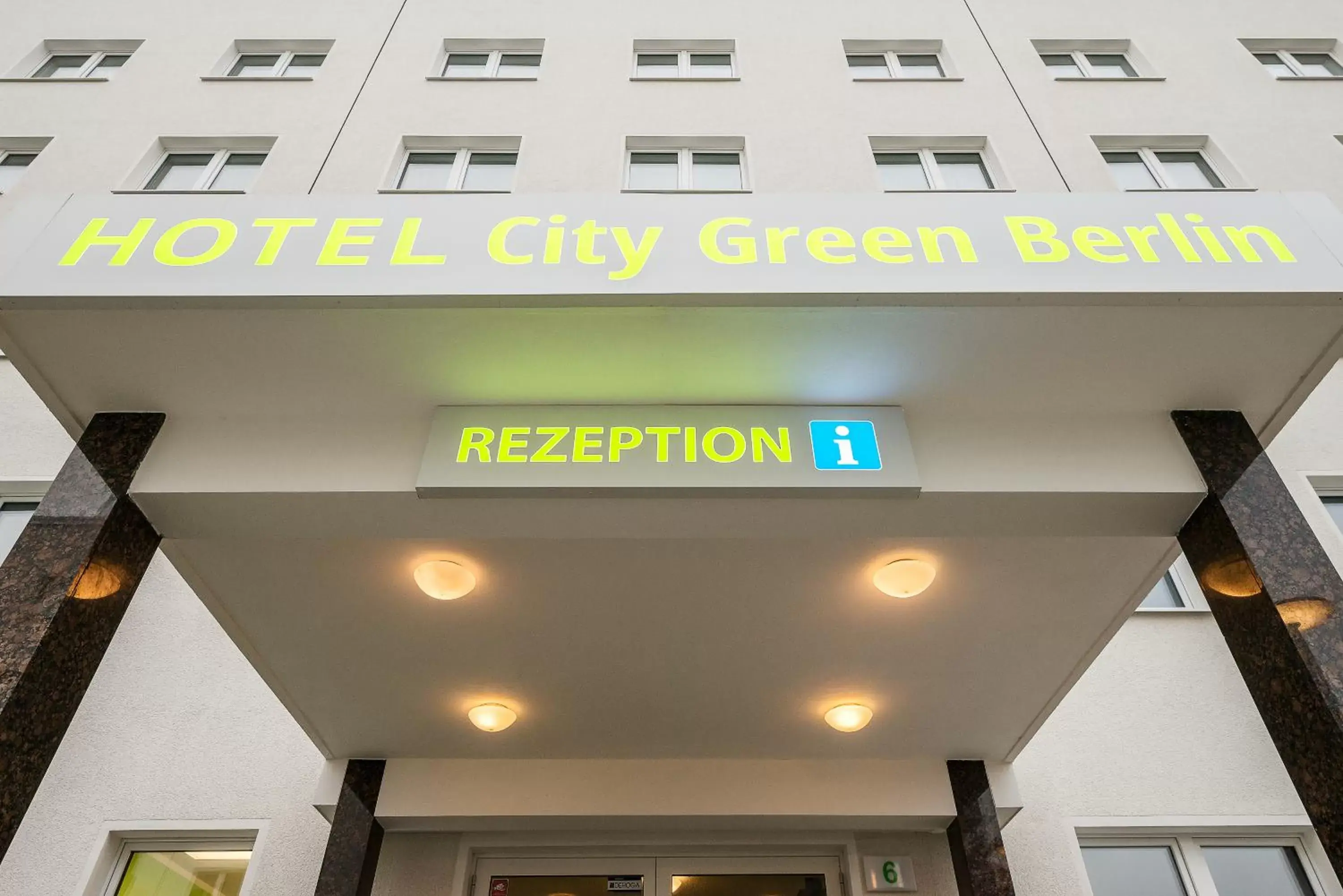 Facade/entrance, Property Logo/Sign in Hotel City Green Berlin