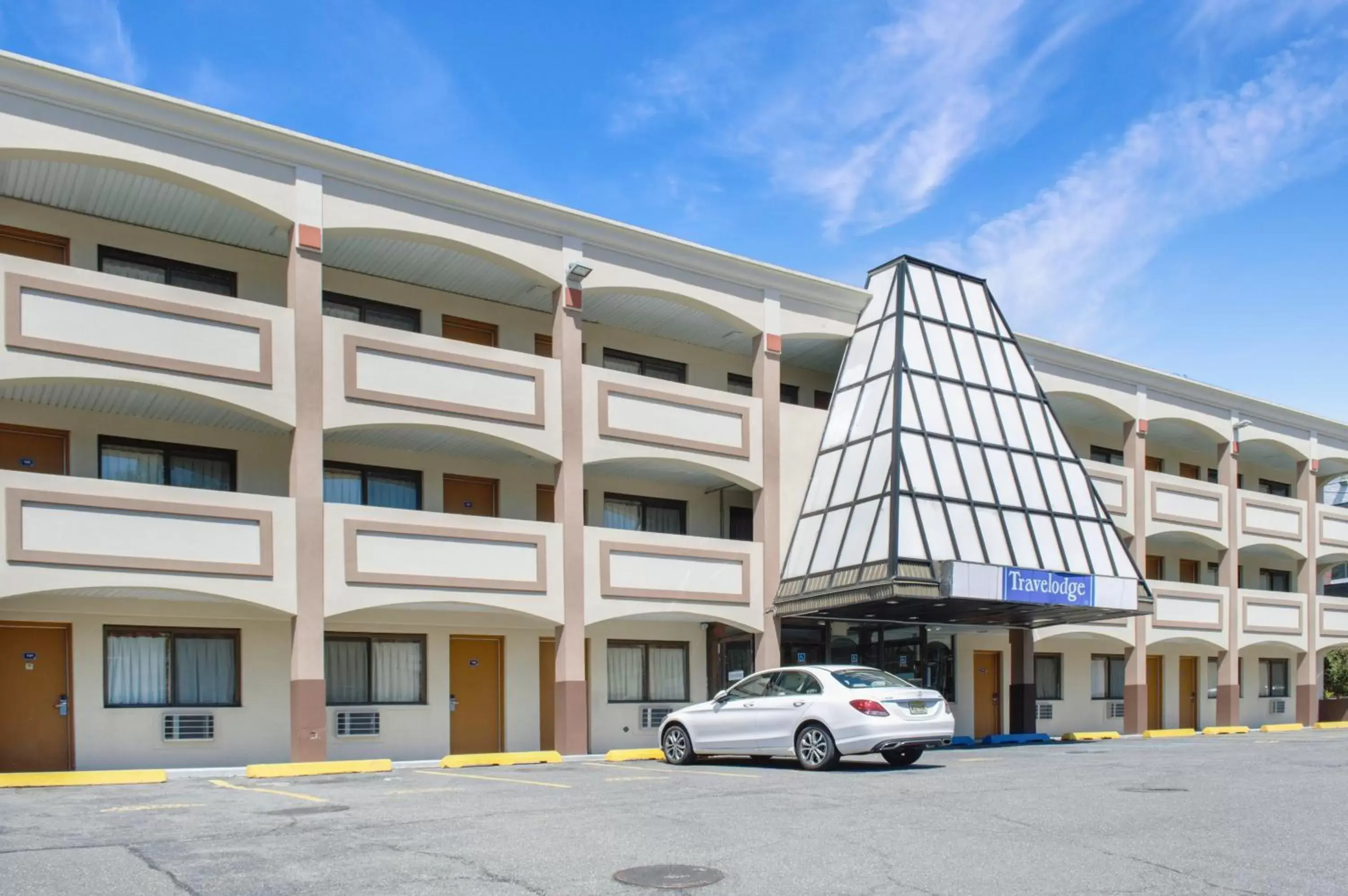 Facade/entrance, Property Building in Travelodge by Wyndham Manhasset