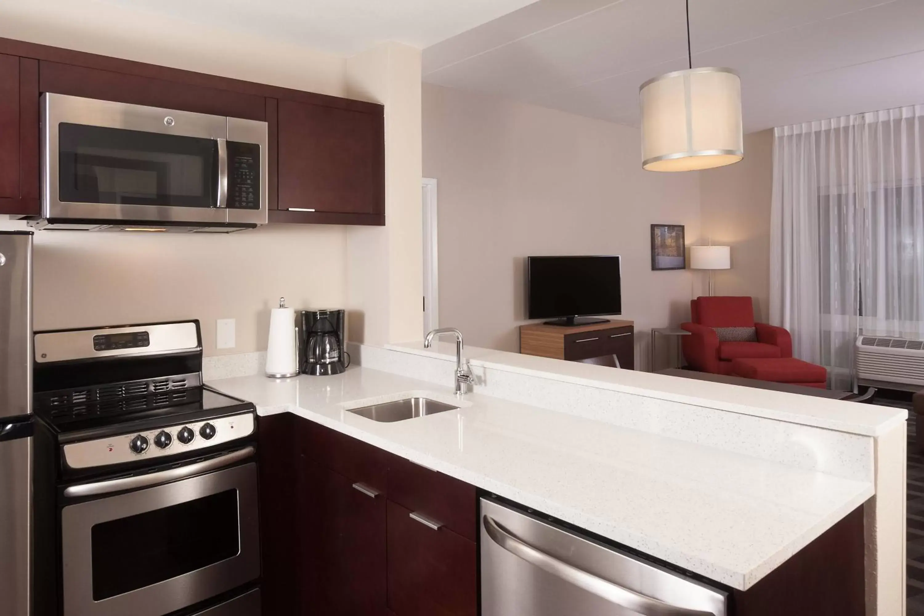 Kitchen or kitchenette, Kitchen/Kitchenette in TownePlace Suites by Marriott Charleston Airport/Convention Center