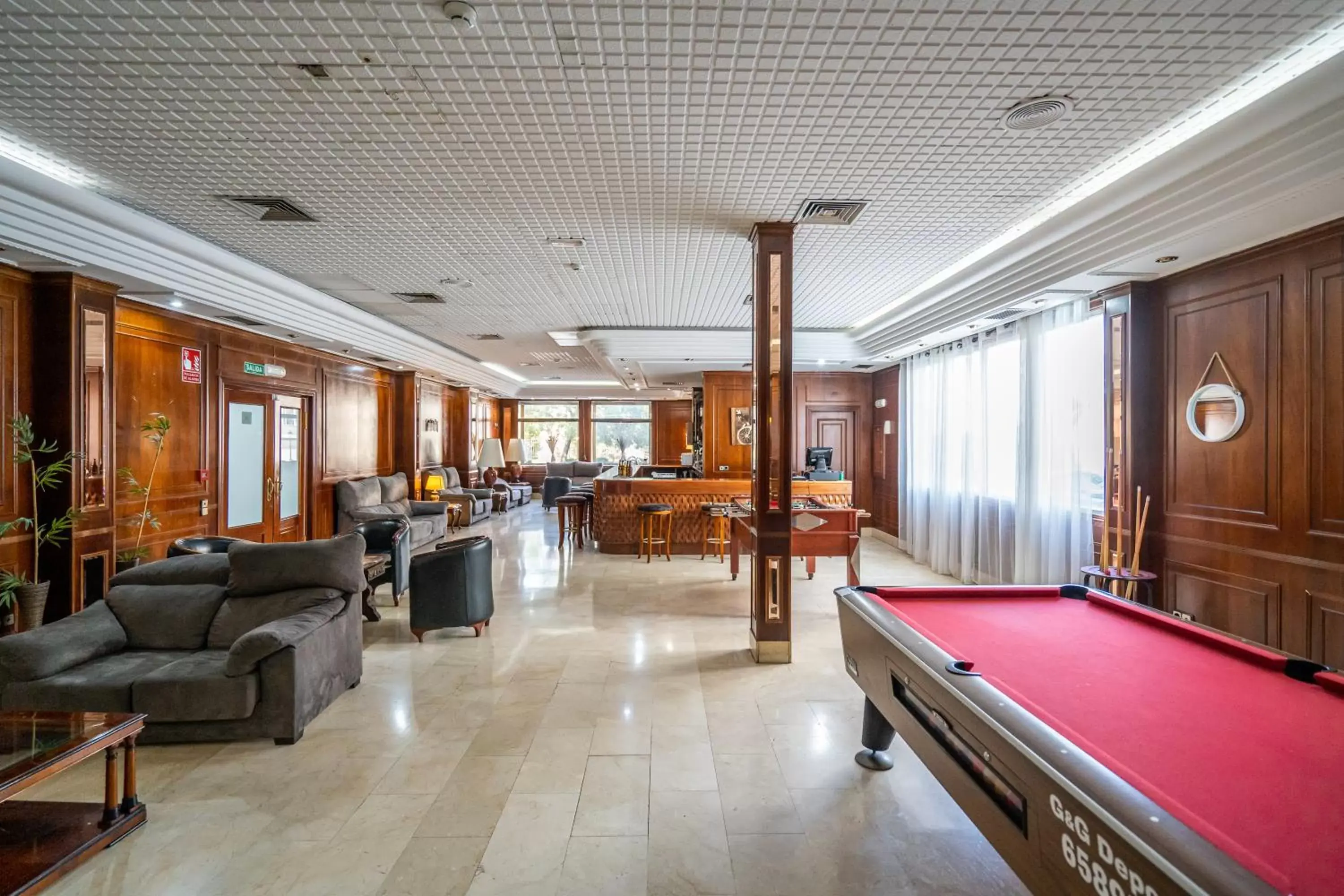 Living room, Billiards in Hotel Beleret