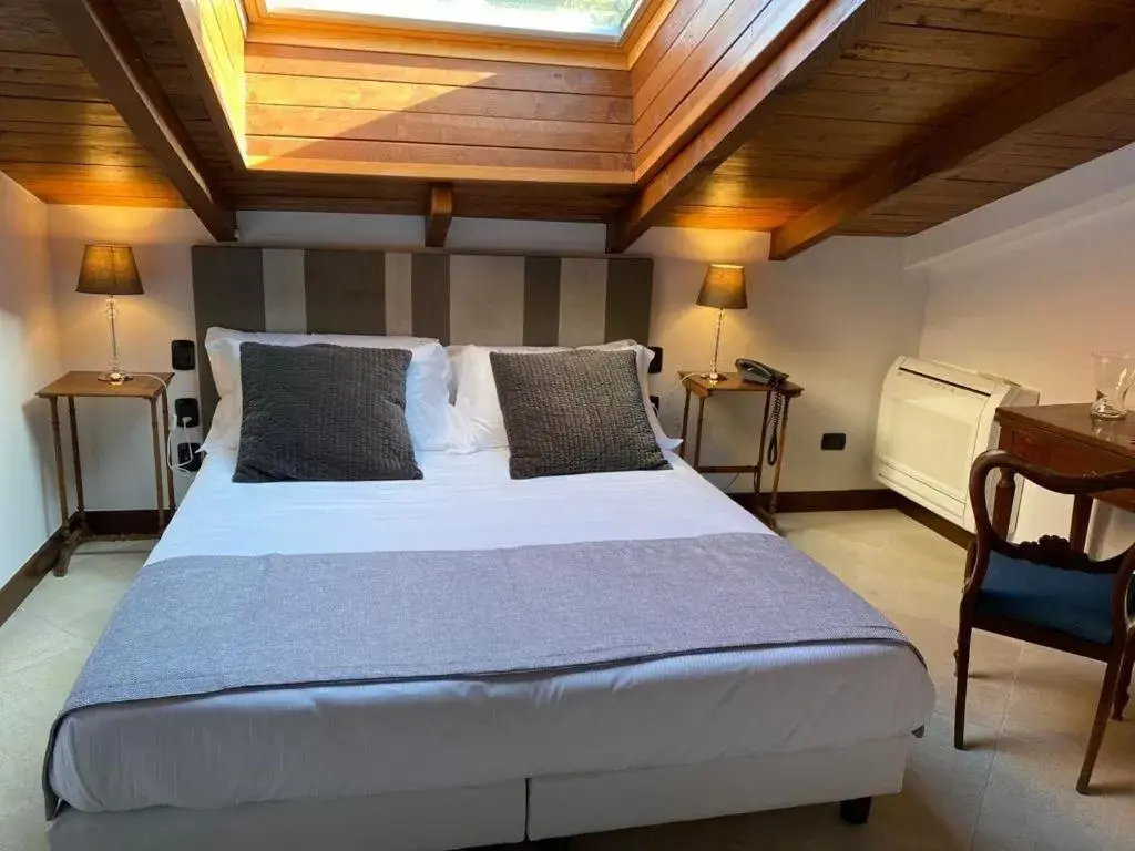 Bed in La Locanda Del Pontefice - Luxury Country House