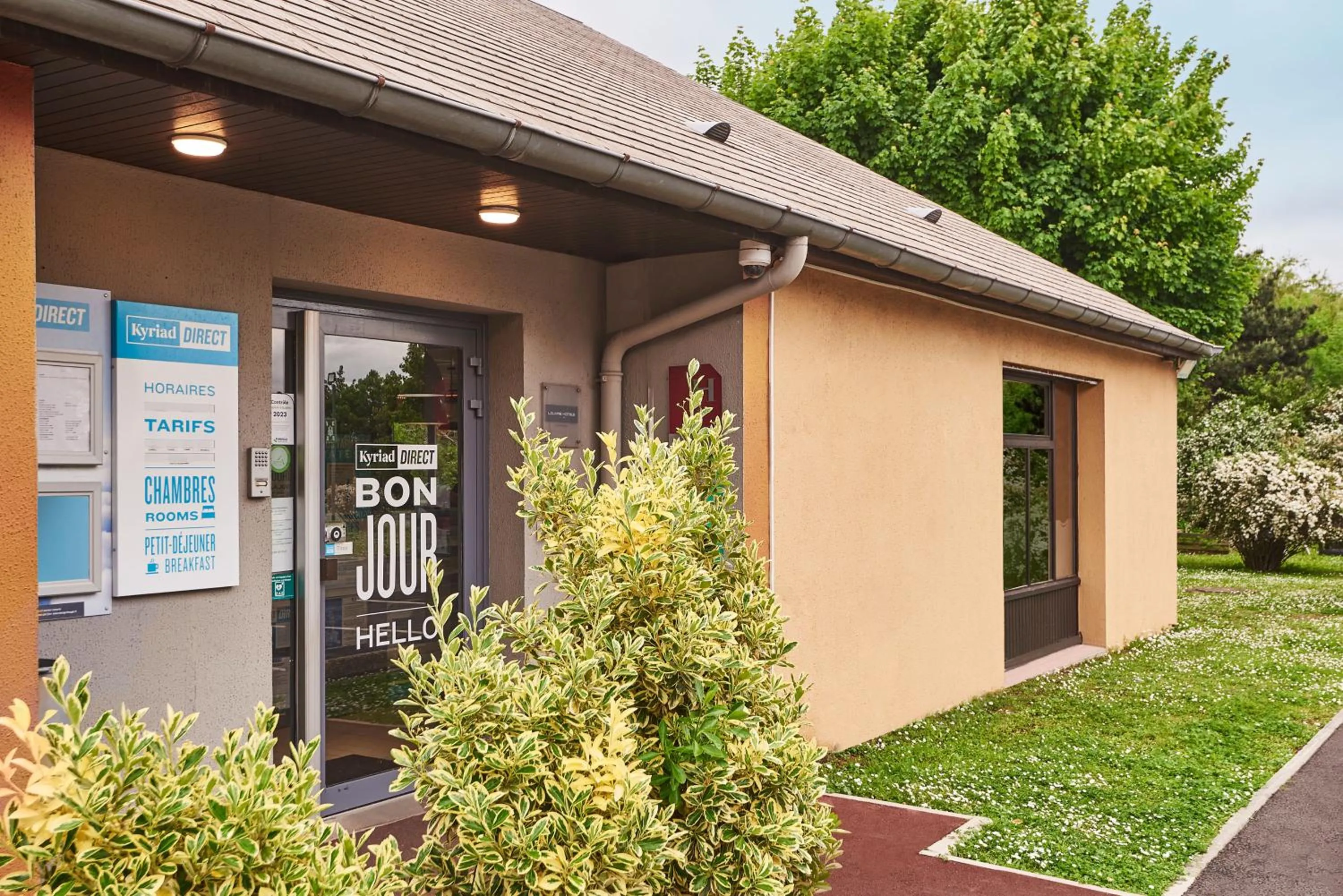 Facade/entrance in Kyriad Direct Le Bourget Gonesse