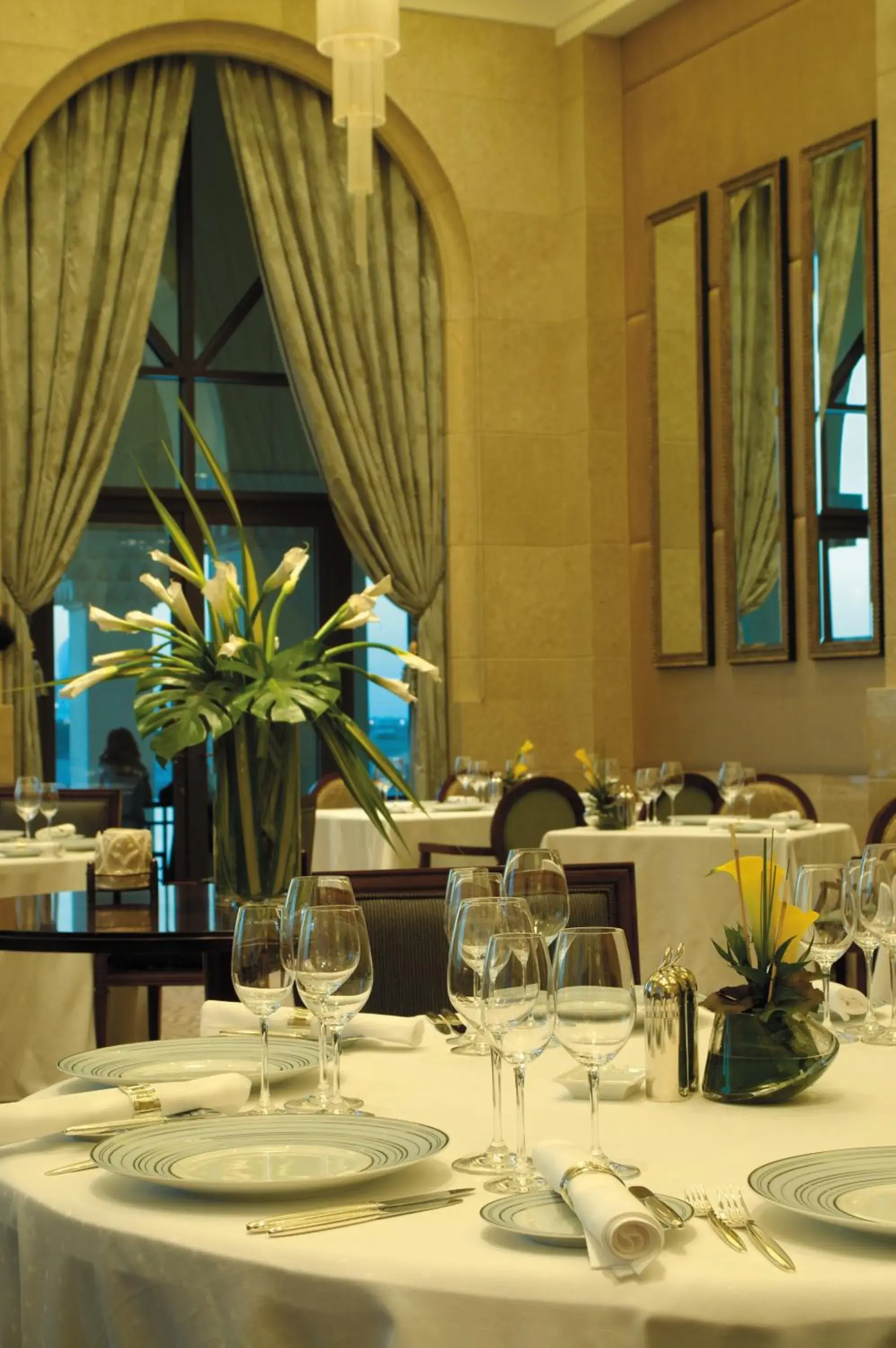 Restaurant/places to eat in Shangri-La Hotel Apartments Qaryat Al Beri Restaurant/places to eat in Shangri-La Hotel Apartments Qaryat Al Beri