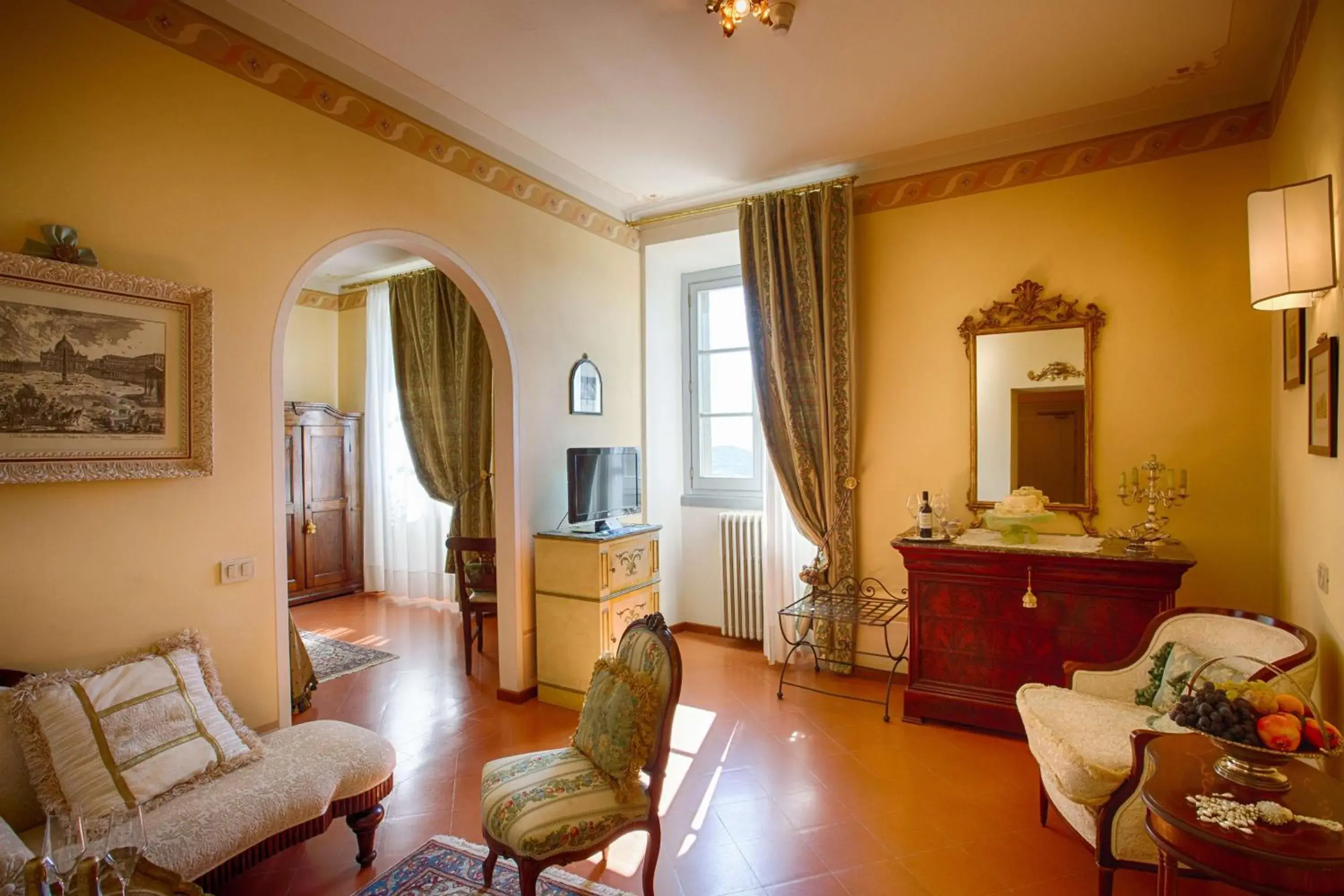 Photo of the whole room, Seating Area in Hotel Villa Marsili