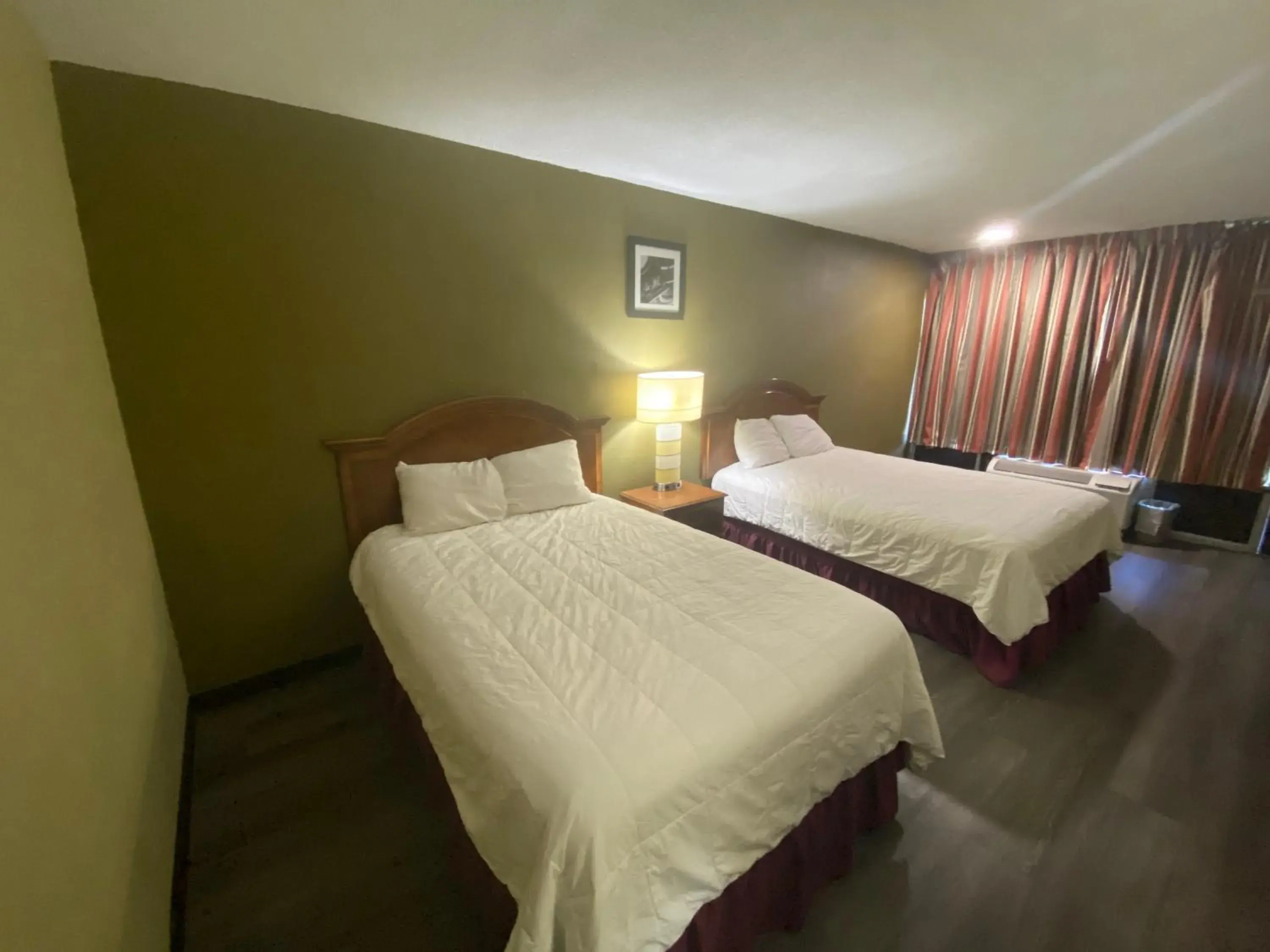 Bedroom, Bed in Americas Best Value Inn - Wilson