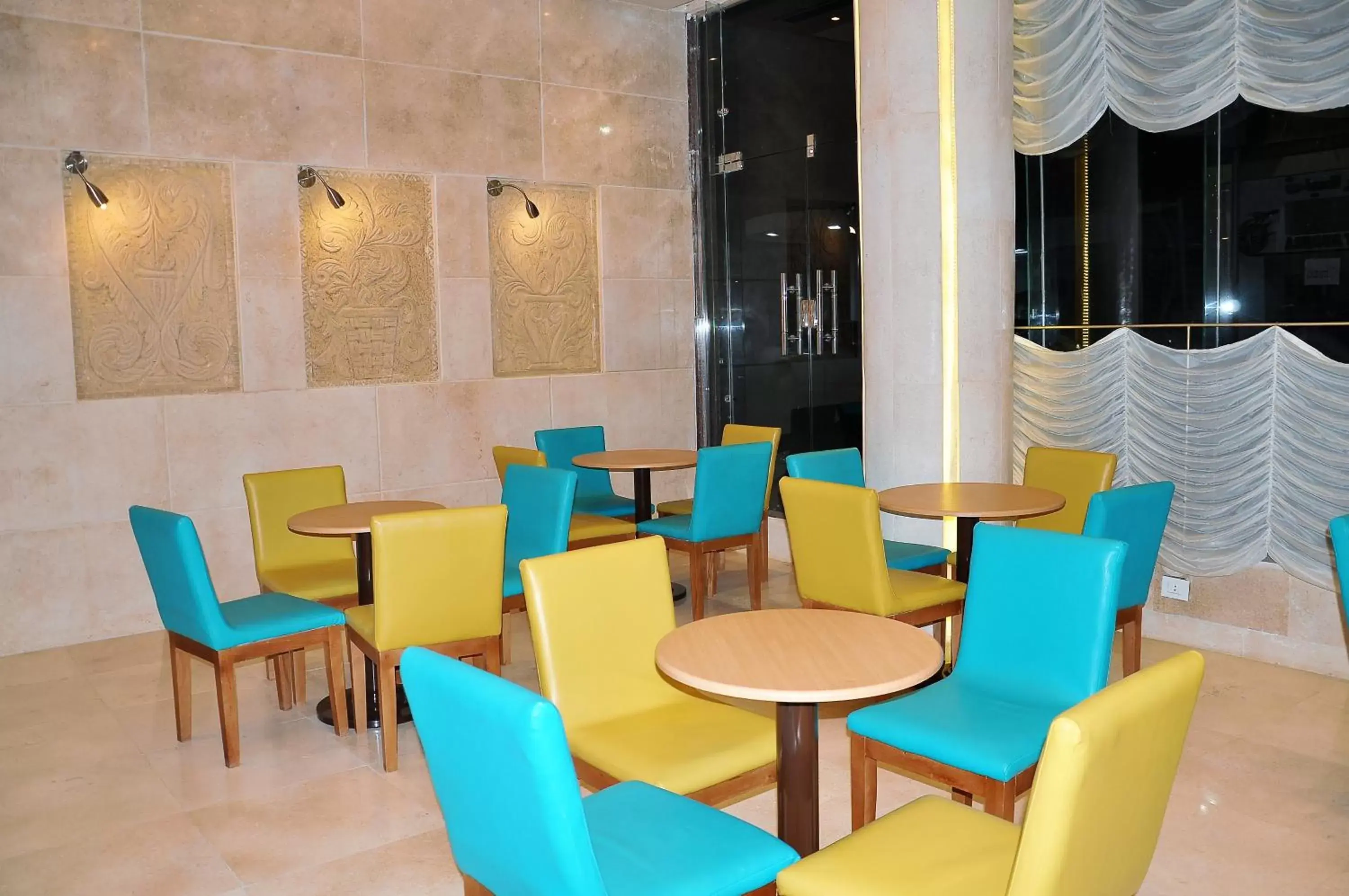 Restaurant/Places to Eat in Cleopatra Hotel