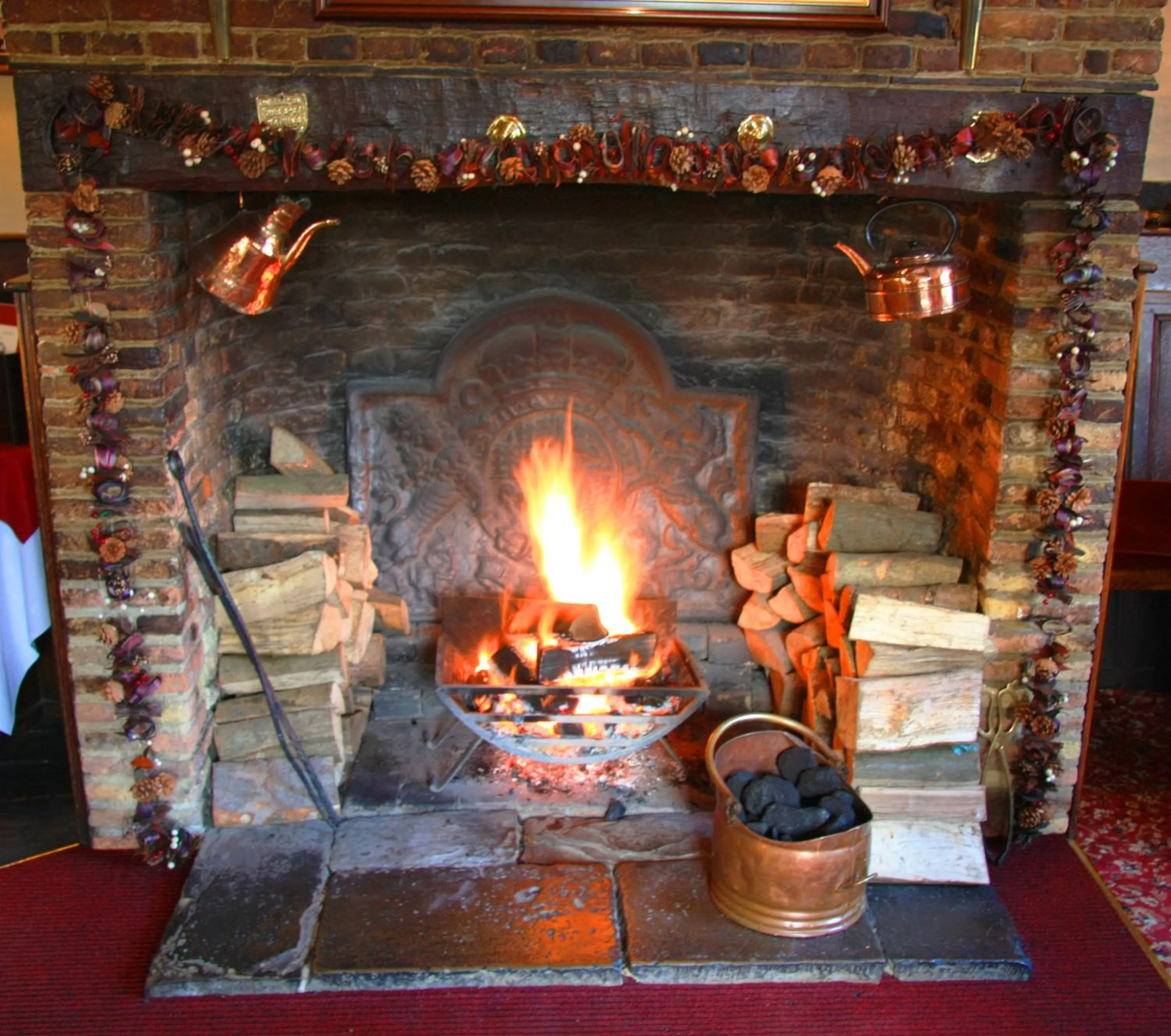 Lounge or bar, BBQ Facilities in Kings Arms Hotel