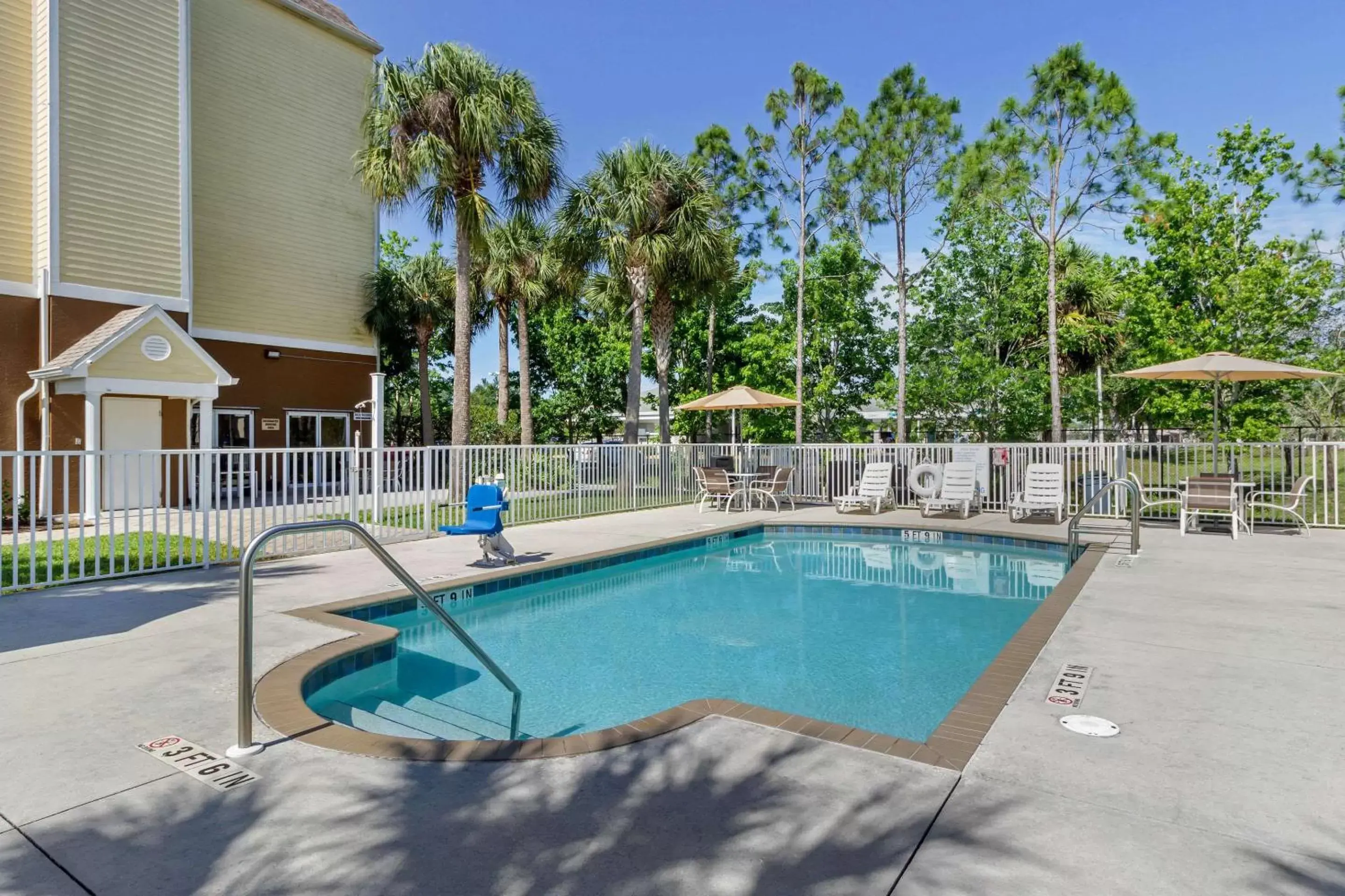 On site, Swimming Pool in Quality Inn & Suites Lehigh Acres Fort Myers