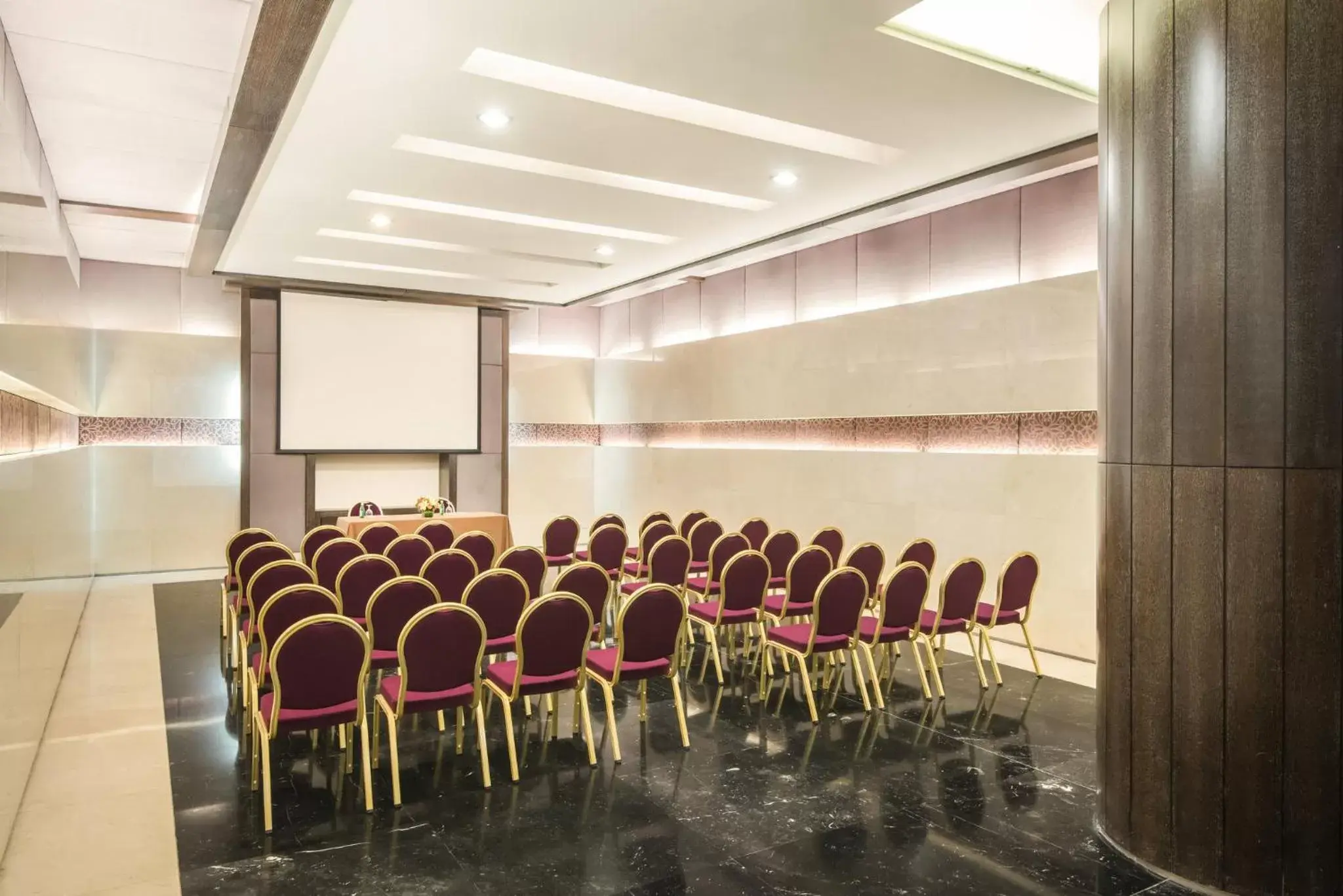 Meeting/conference room in Crowne Plaza Amman, an IHG Hotel