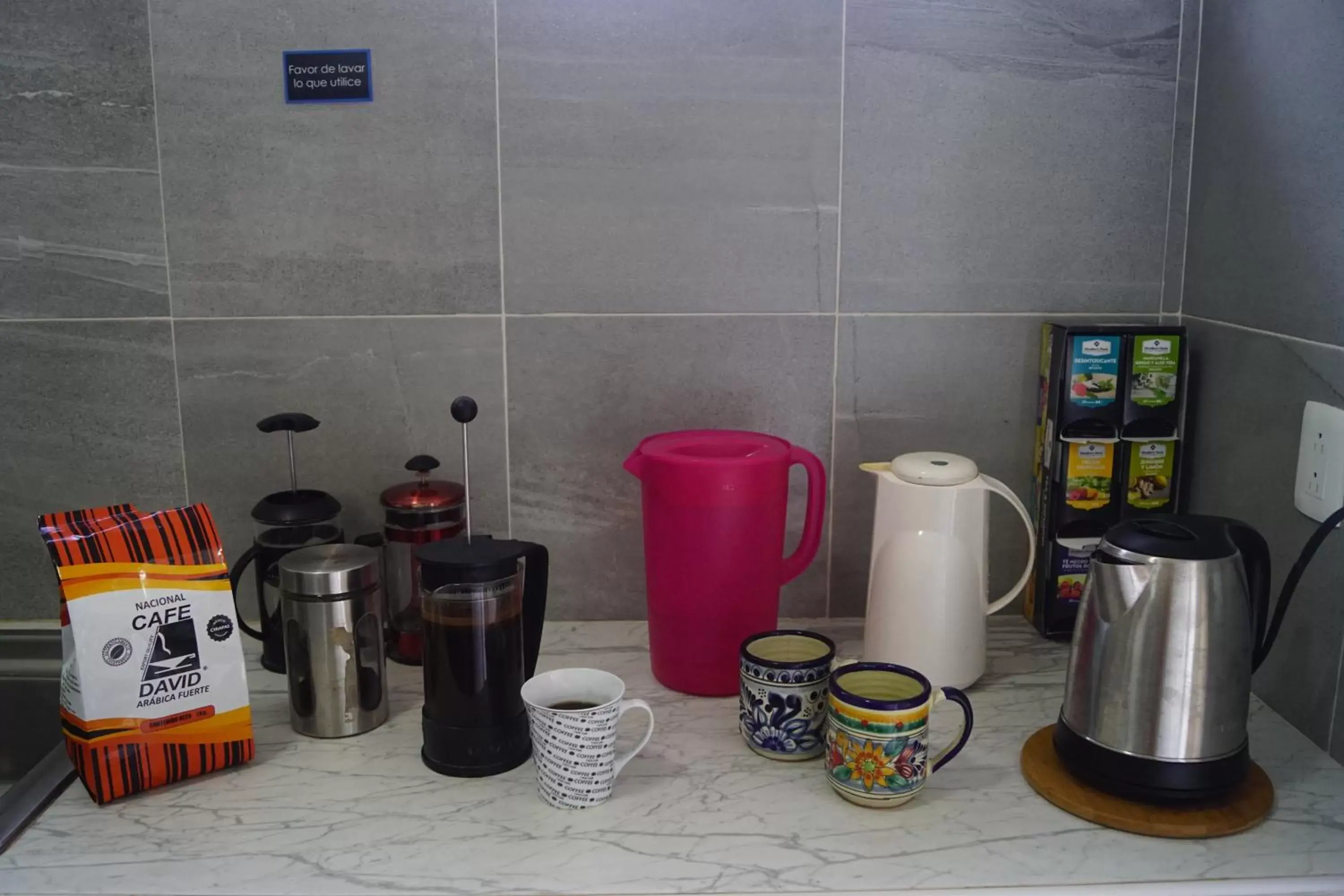 Coffee/tea facilities in Gran Jaguar Hotel