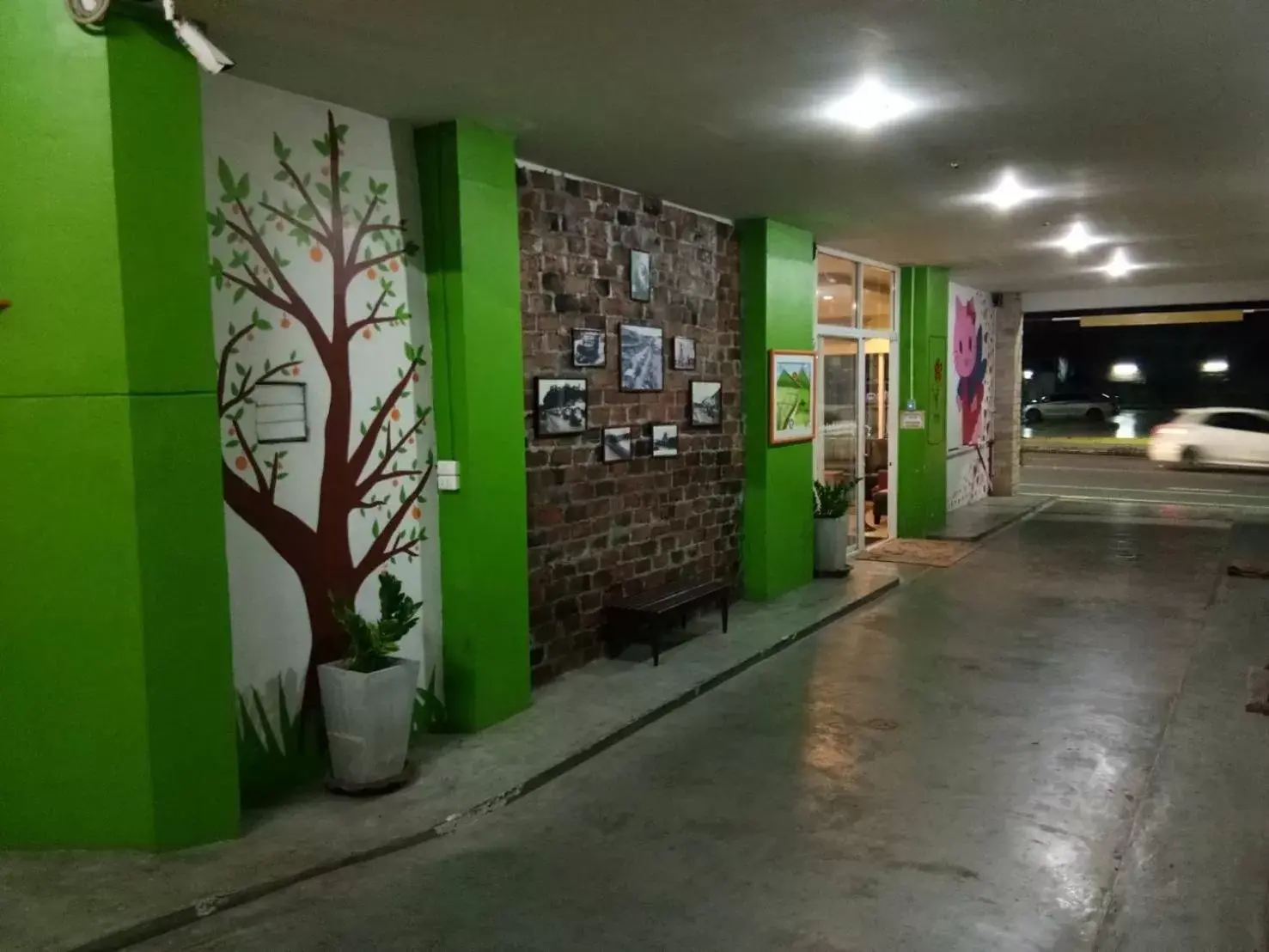 Facade/entrance in S2S Queen Trang Hotel Facade/entrance in S2S Queen Trang Hotel