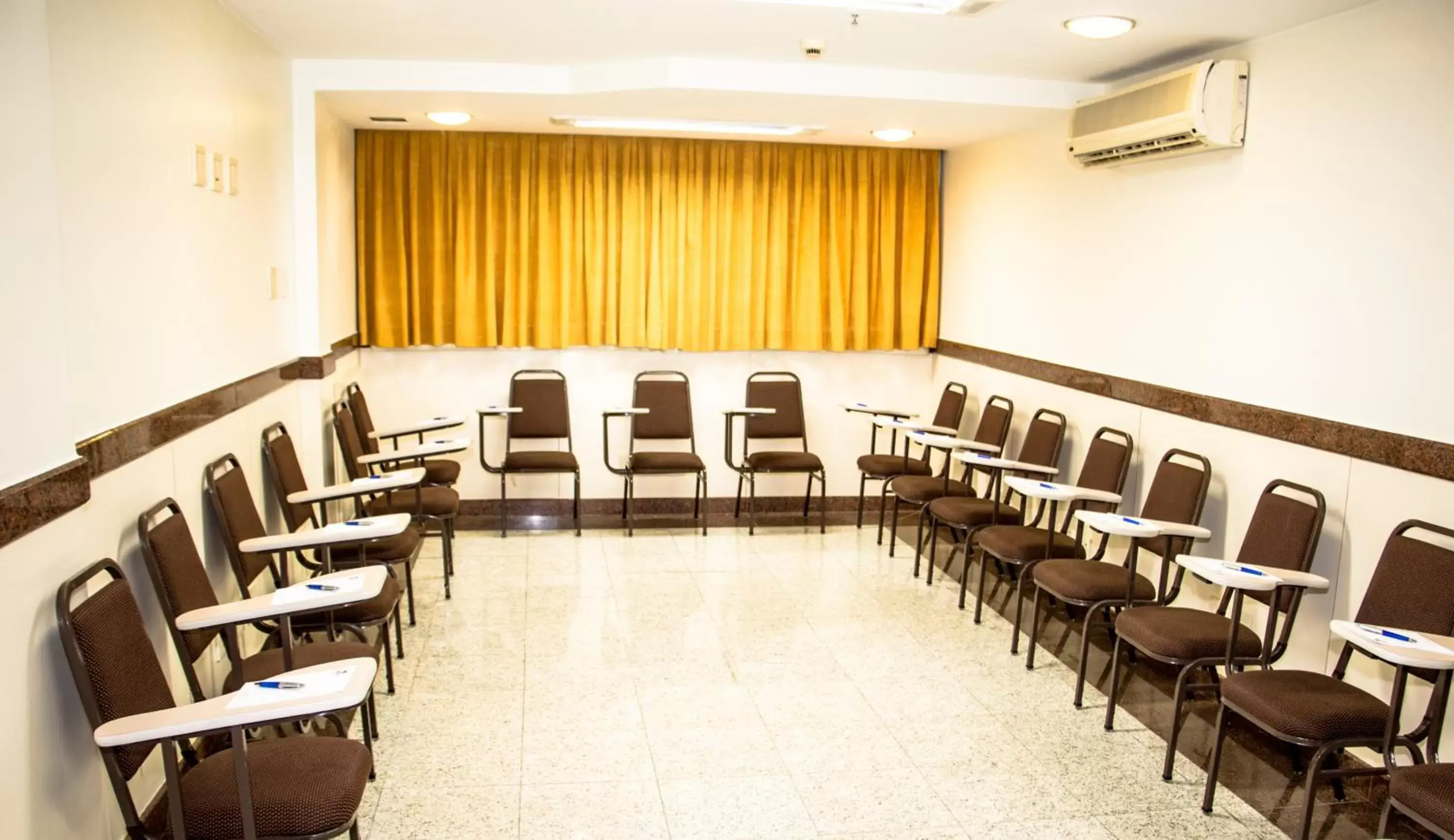 Business facilities in Riale Vilamar Copacabana