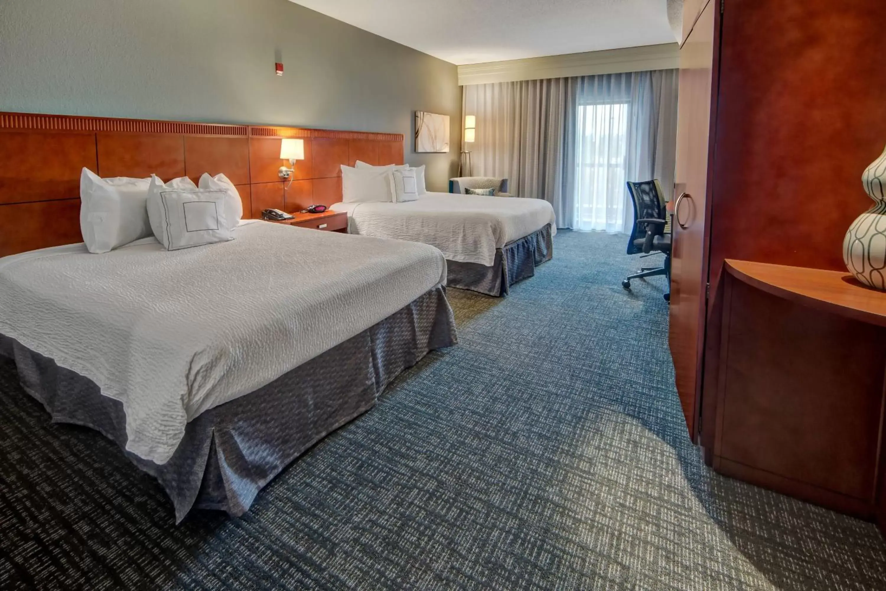 Photo of the whole room, Bed in Courtyard by Marriott Memphis Southaven