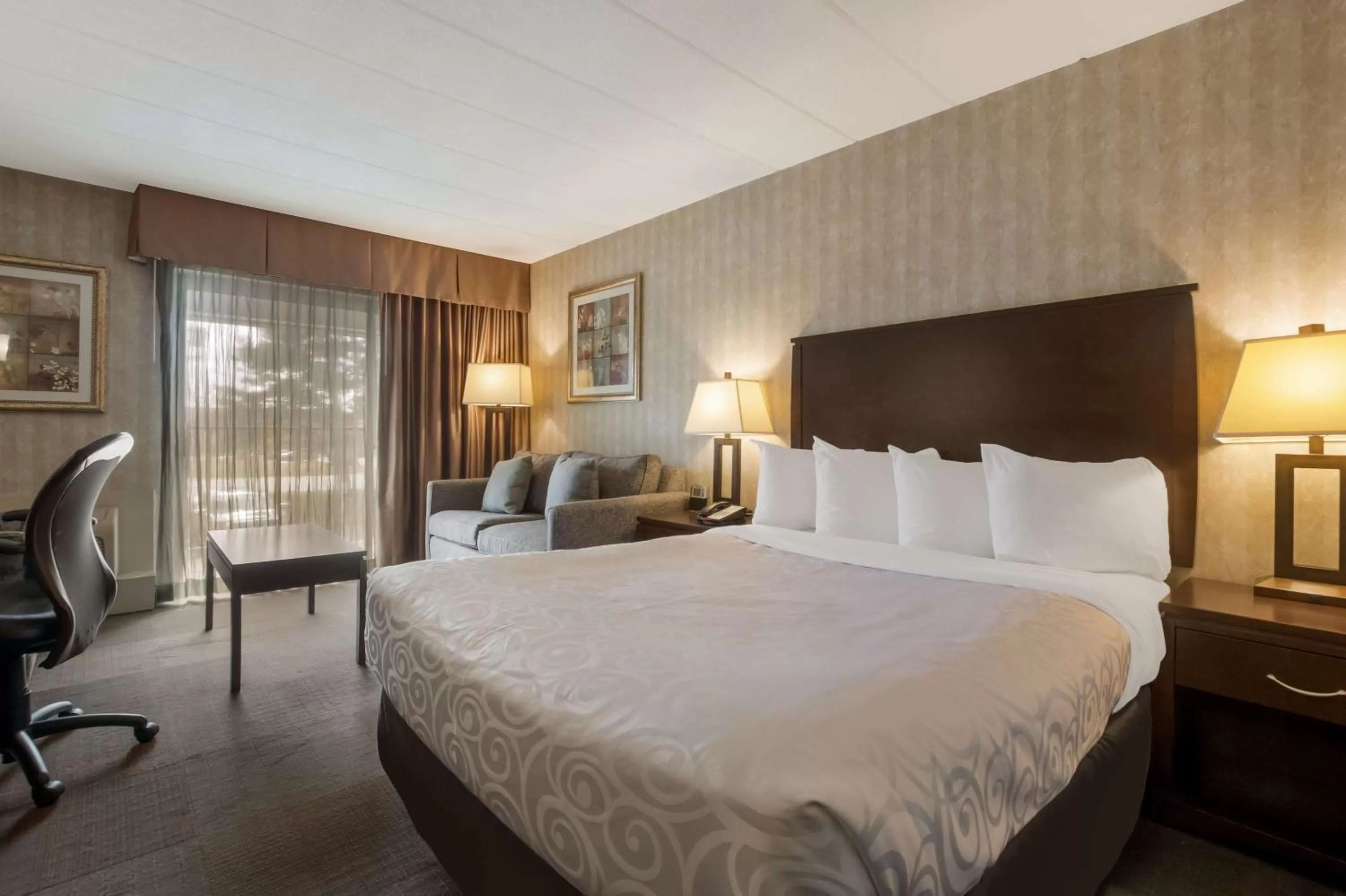 Bedroom, Bed in Best Western Brantford Hotel and Conference Centre