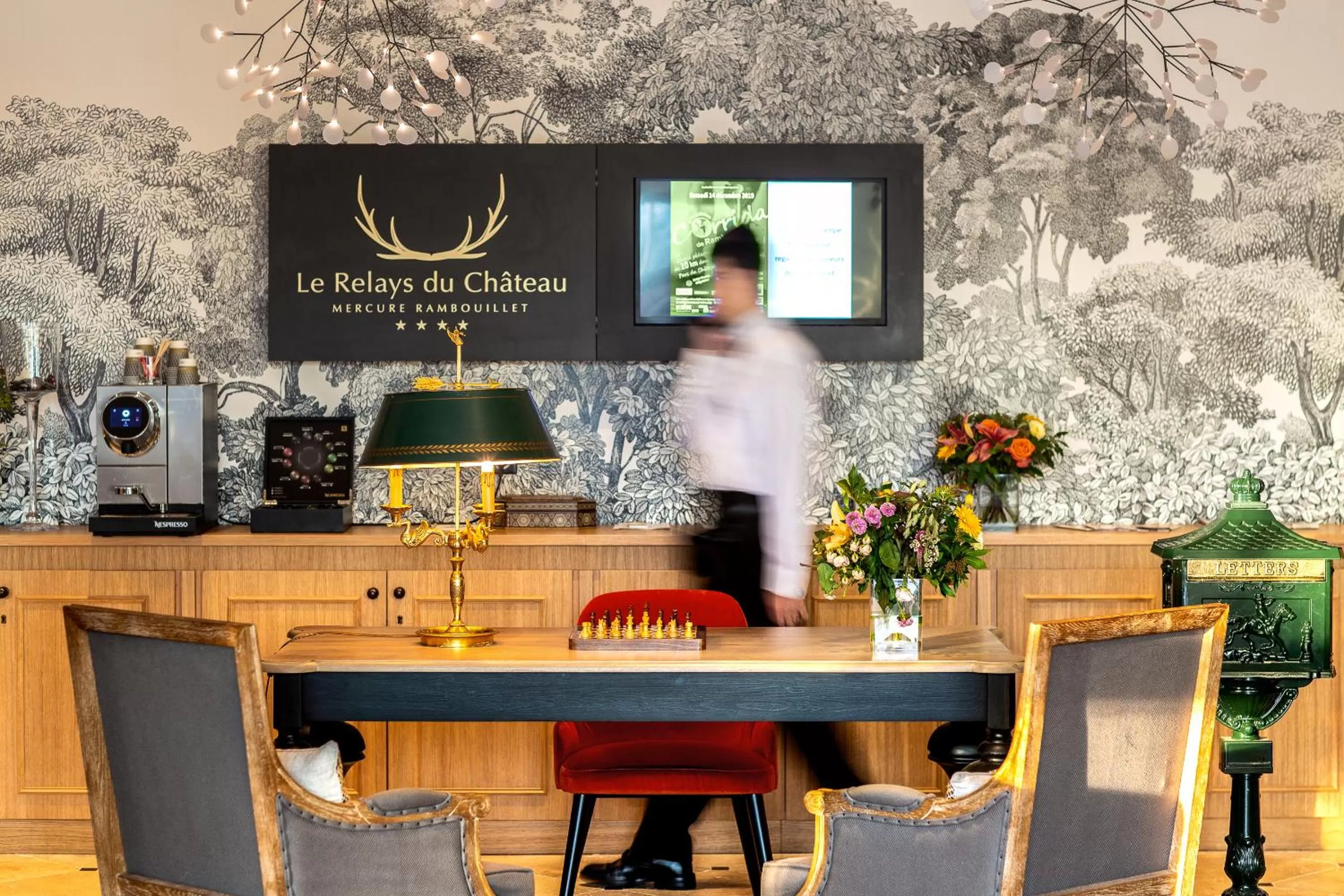Lobby or reception in Mercure Rambouillet Relays Du Château