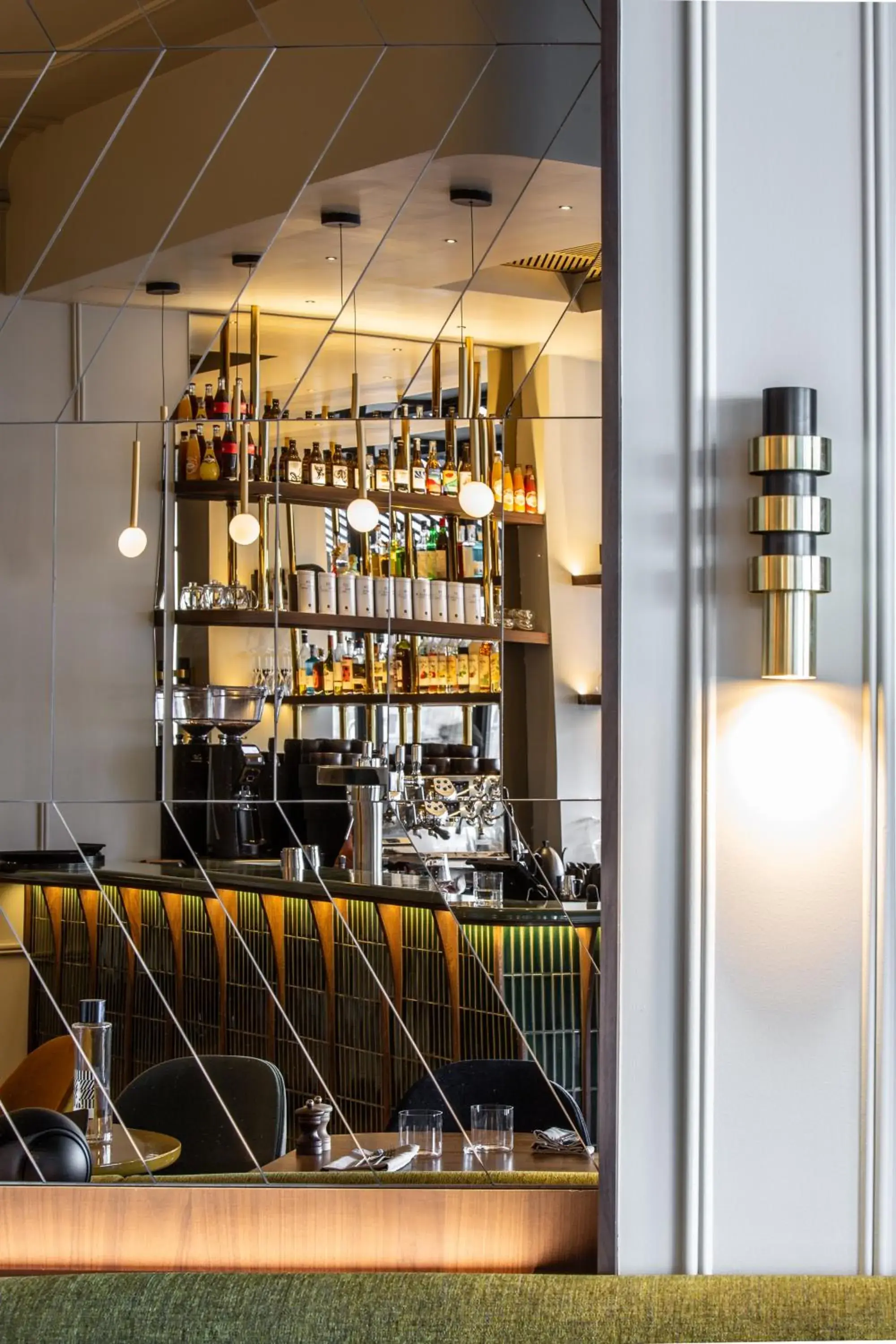 Restaurant/places to eat, Lounge/Bar in ibis Styles Paris Gare du Nord TGV