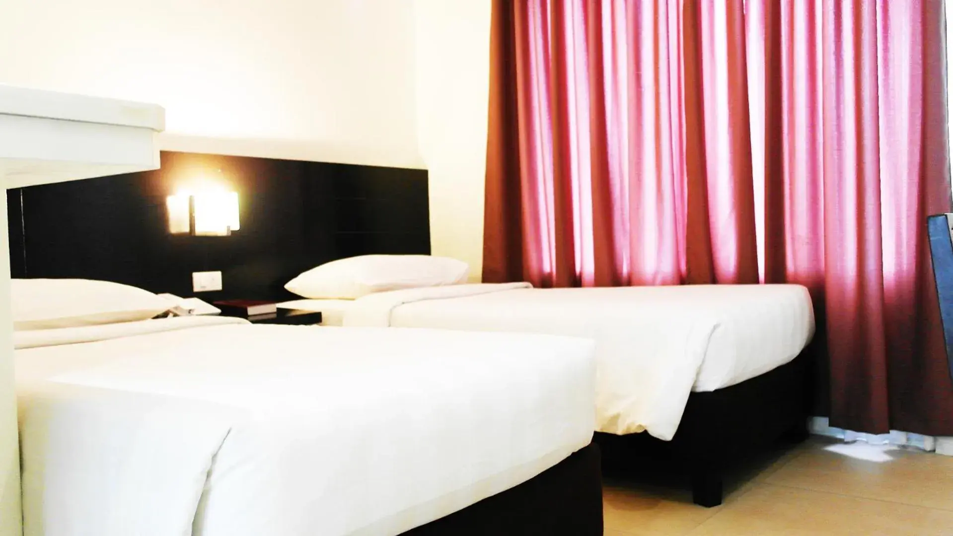 Bed in Manhattan Suites Inn Bed in Manhattan Suites Inn