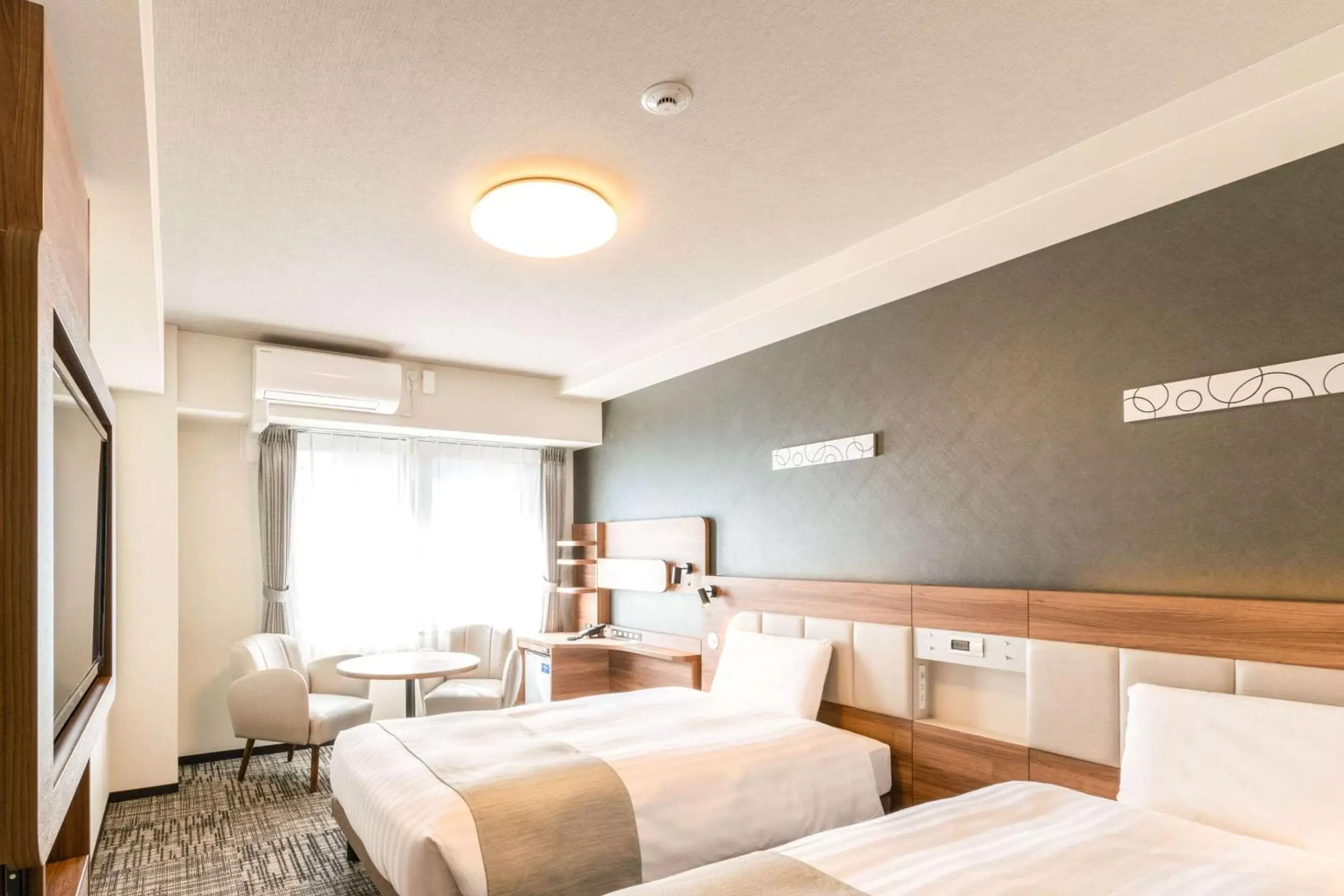 Photo of the whole room, Bed in Comfort Hotel Shin-Osaka