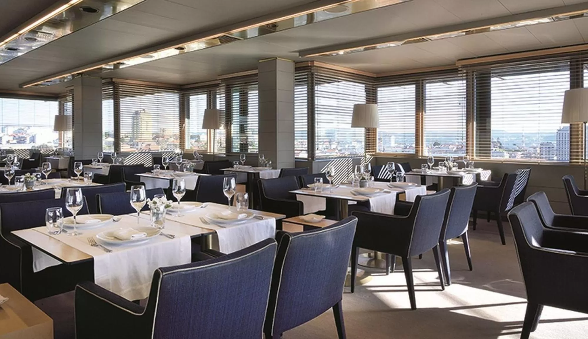 Restaurant/places to eat in Hotel Dom Henrique - Downtown