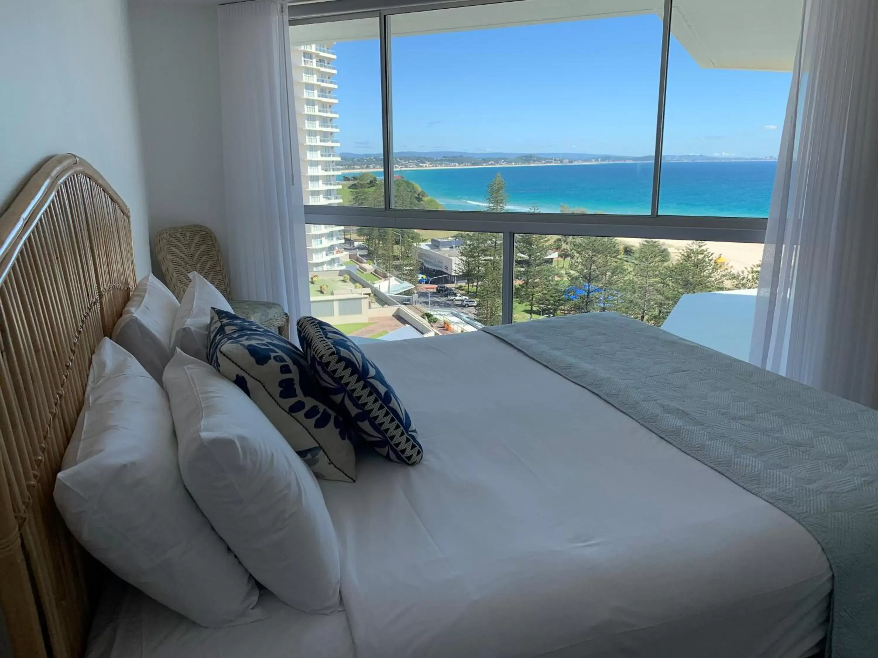 Bedroom, Bed in Ocean Plaza Resort