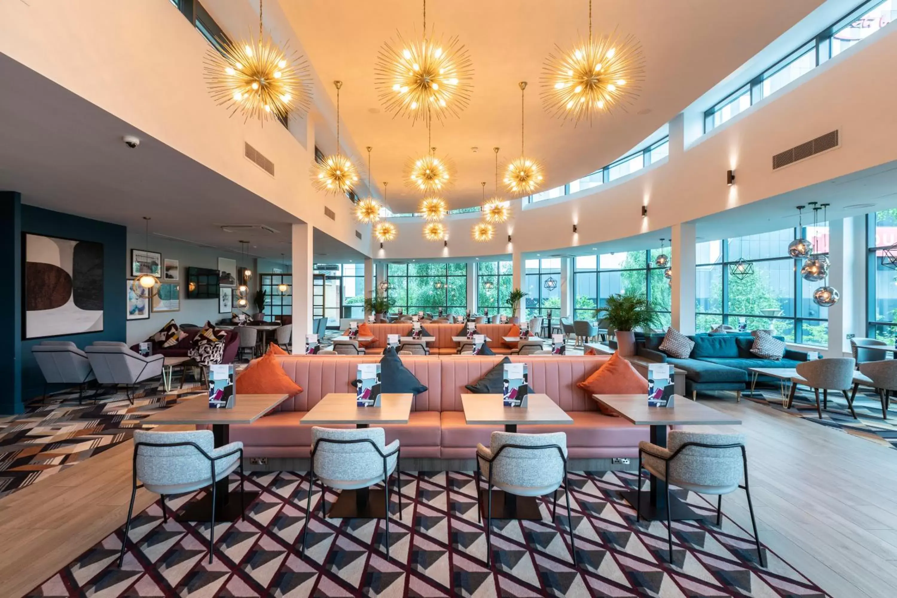 Lounge or bar, Restaurant/Places to Eat in Crowne Plaza Birmingham NEC, an IHG Hotel
