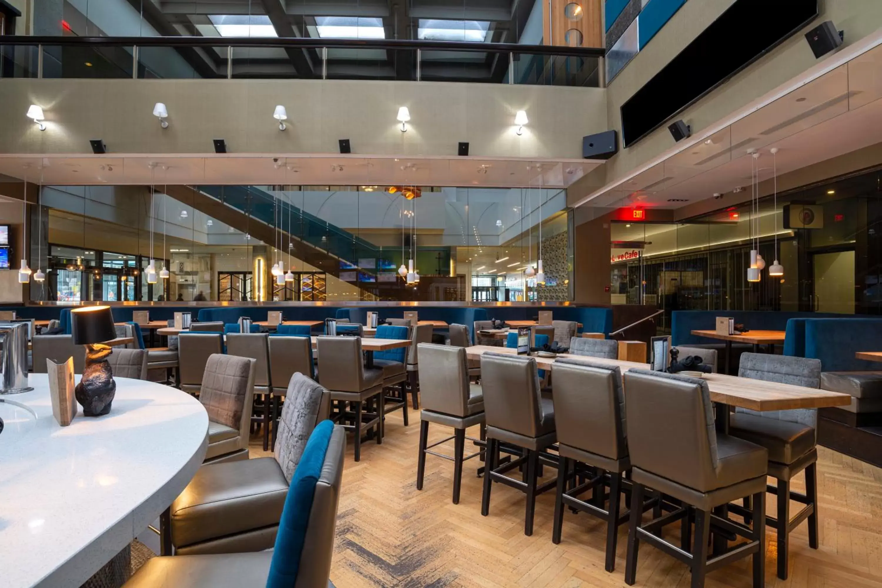 Restaurant/Places to Eat in Sandman Signature Edmonton Downtown Hotel