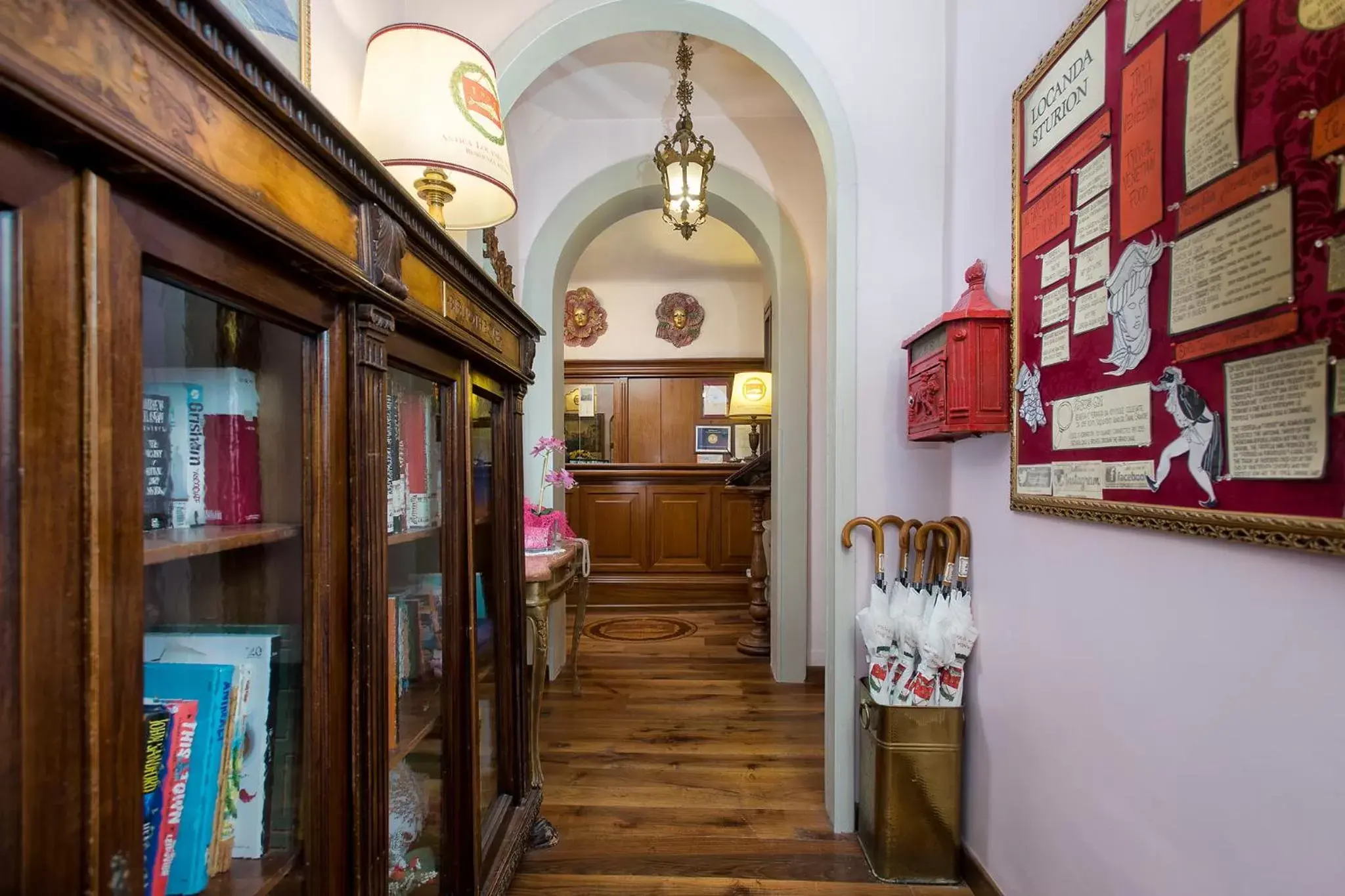 Library in Antica Locanda Sturion Residenza d'Epoca