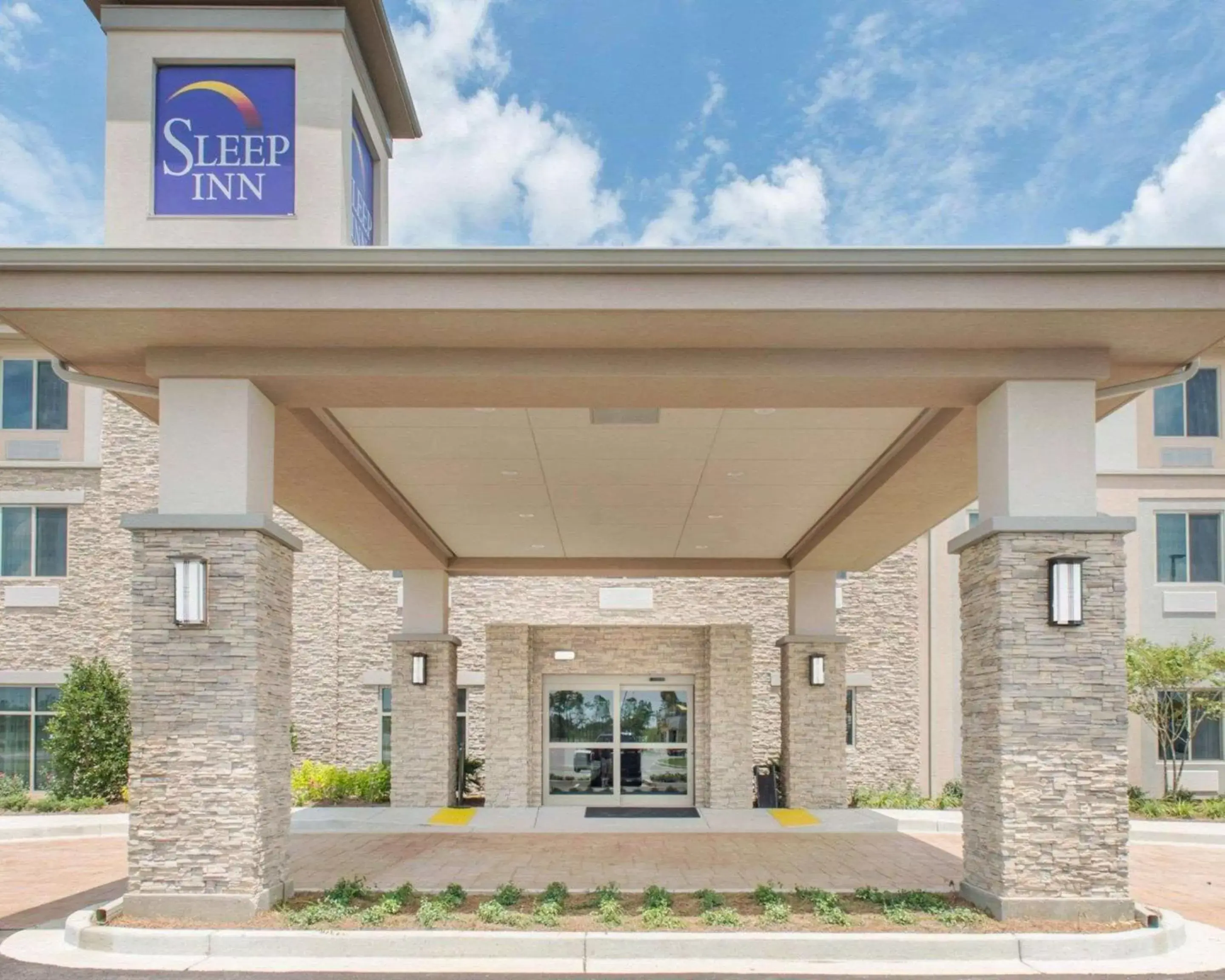 Property building in Sleep Inn & Suites Defuniak Springs