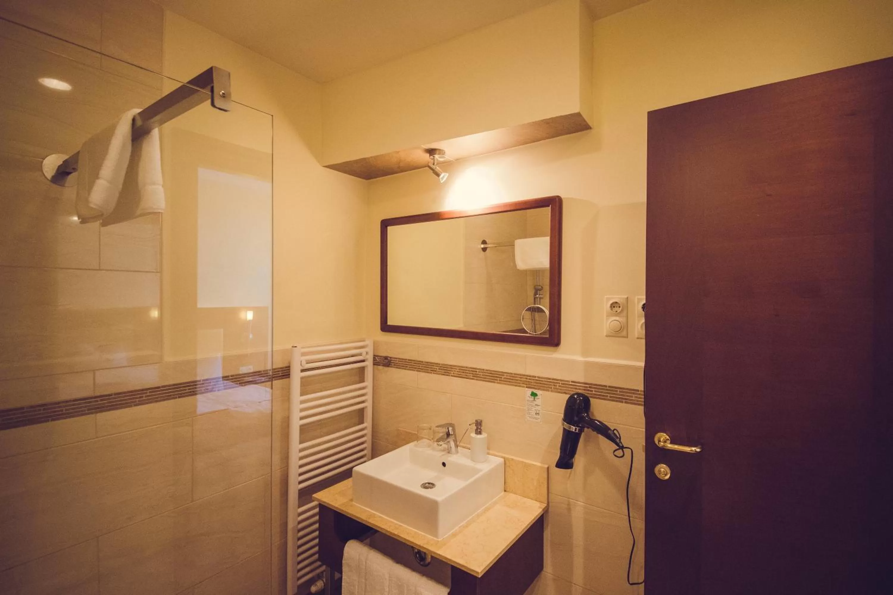 Photo of the whole room in Hotel Arena City