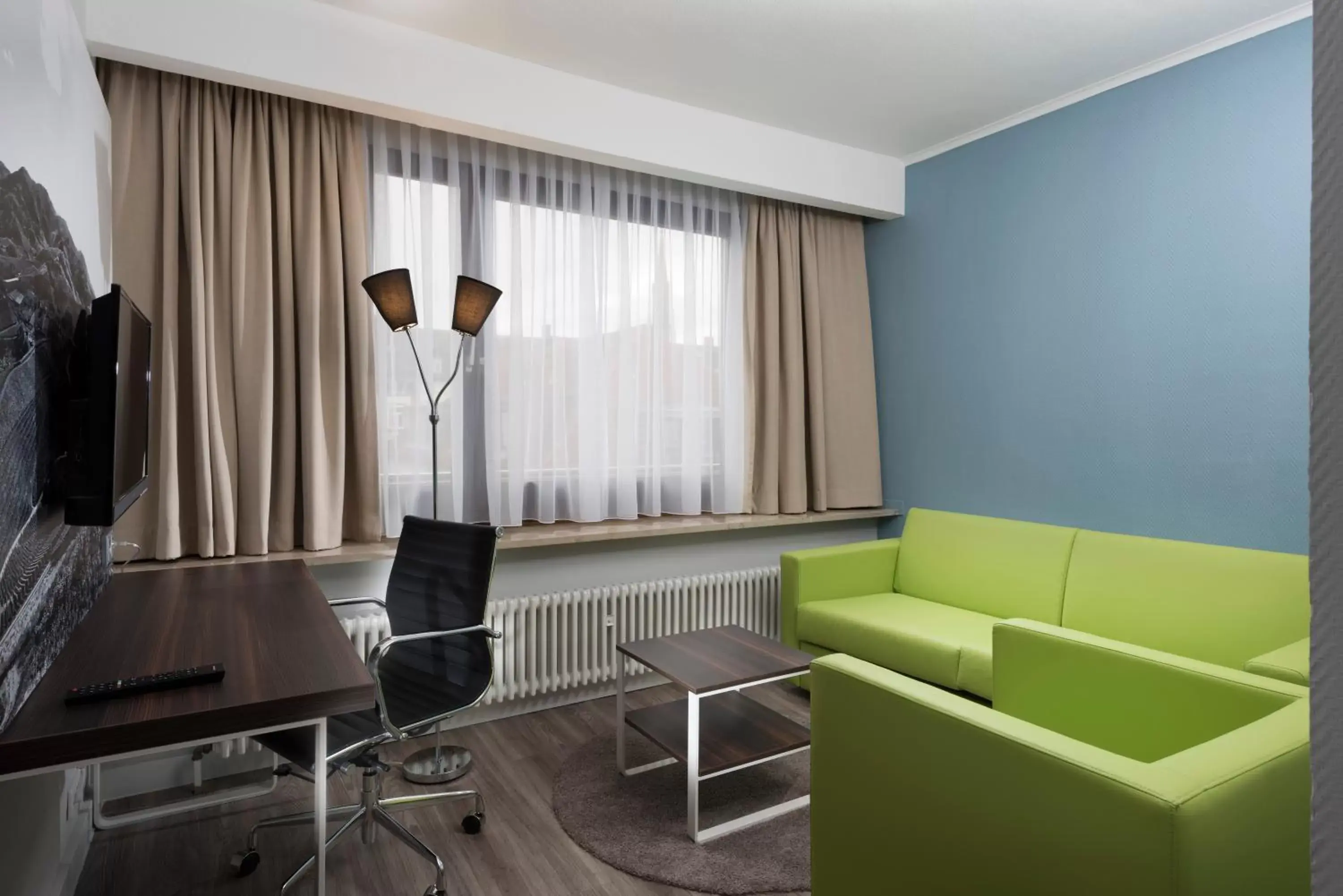 Photo of the whole room, Lounge/Bar in ibis Styles Offenburg City