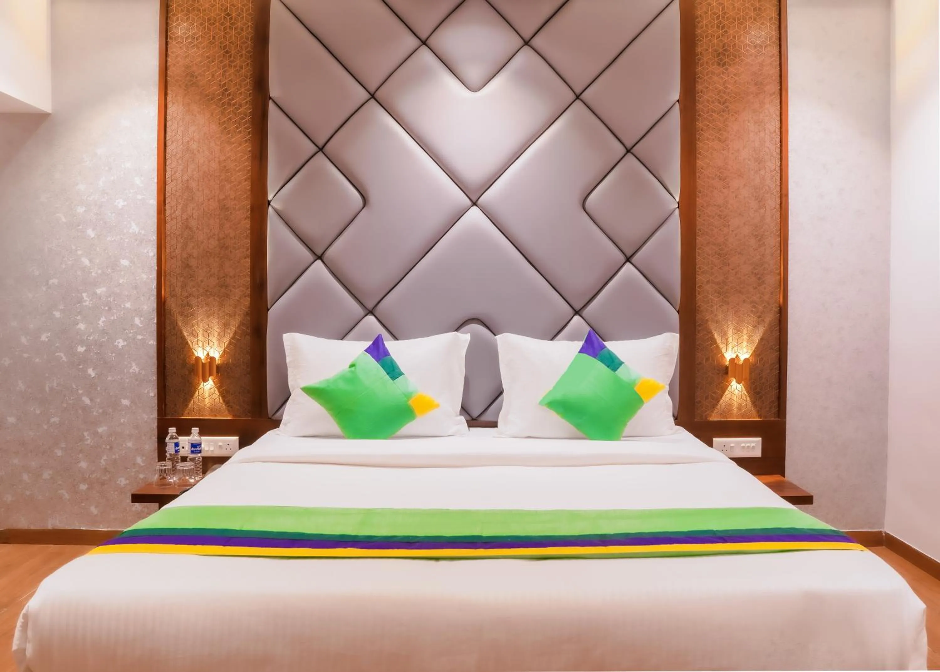 Bedroom, Bed in Treebo Serenity Inn, Koregaon Park