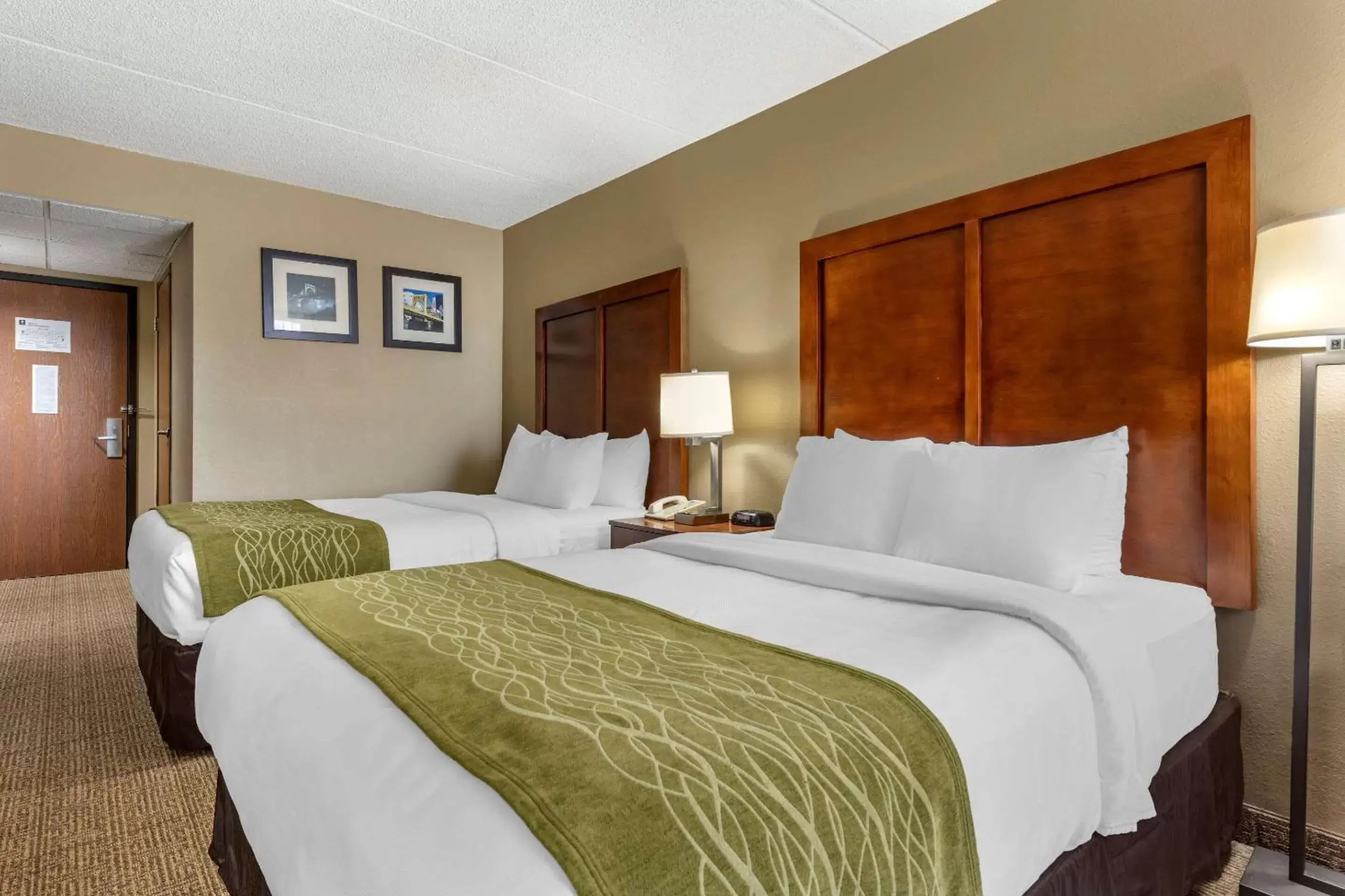 Photo of the whole room, Bed in Comfort Inn Cranberry Township