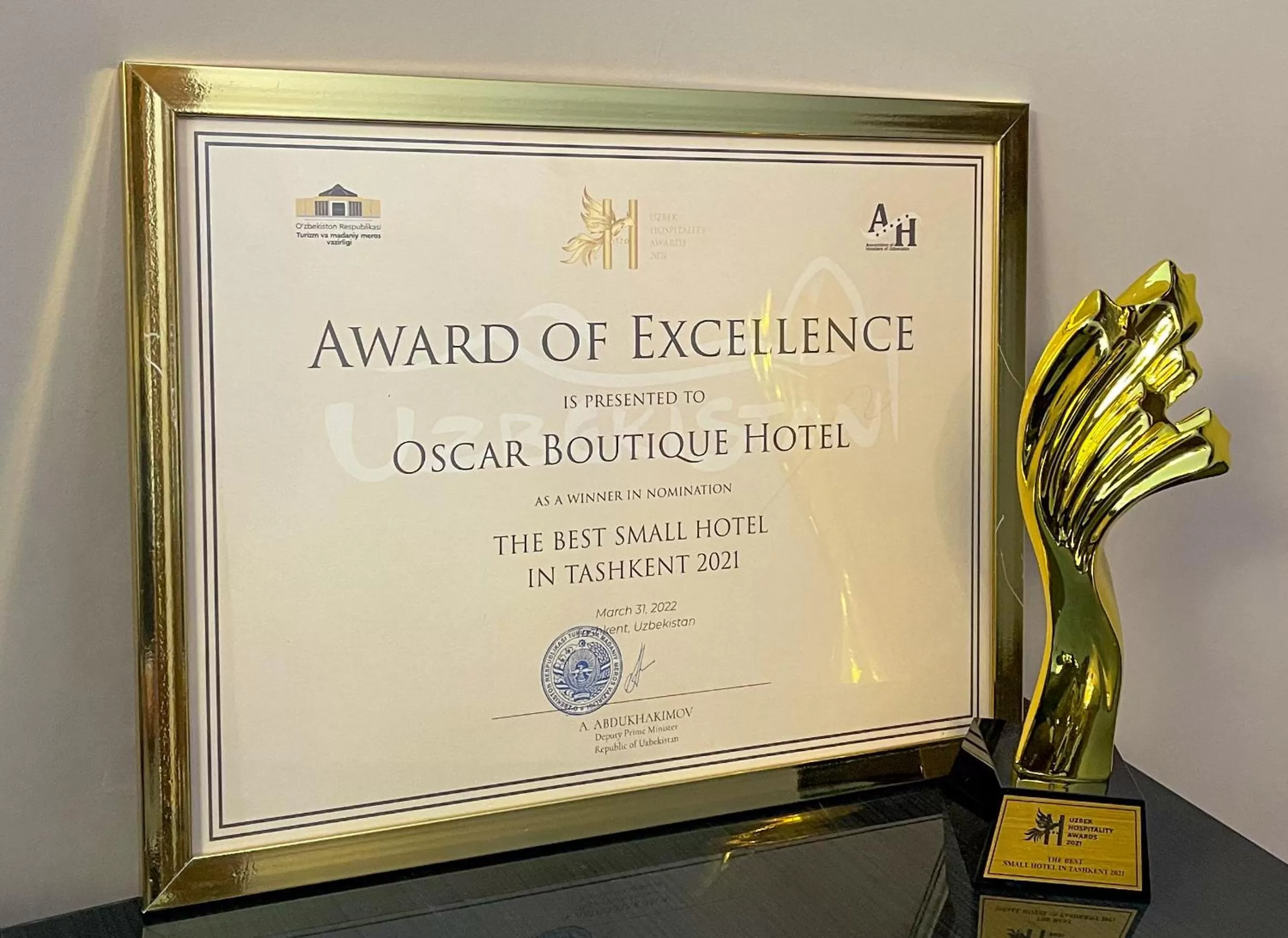 Certificate/Award in OSCAR BOUTIQUE HOTEL