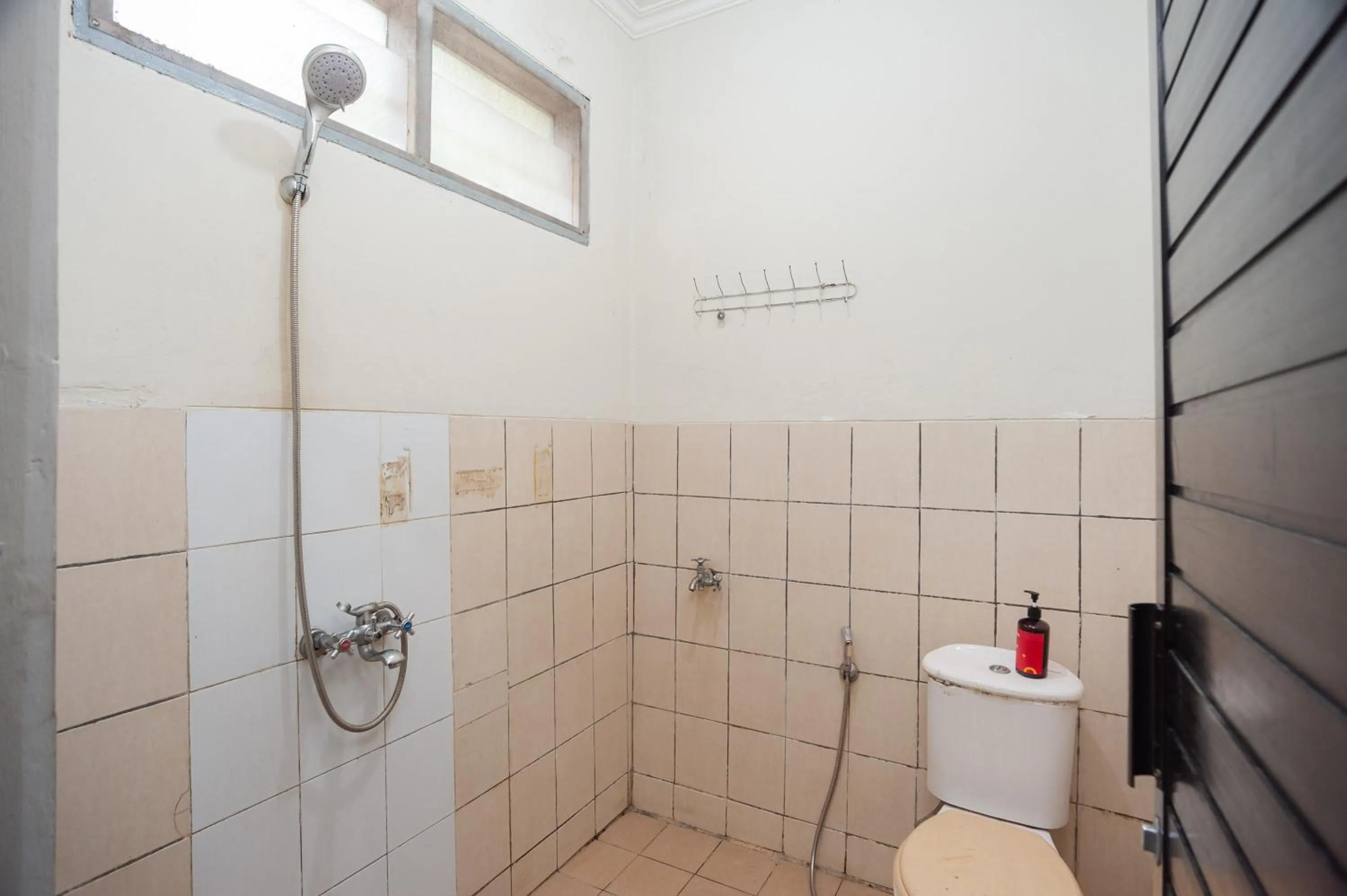 Bathroom in RedDoorz Plus near RS PMI Bogor