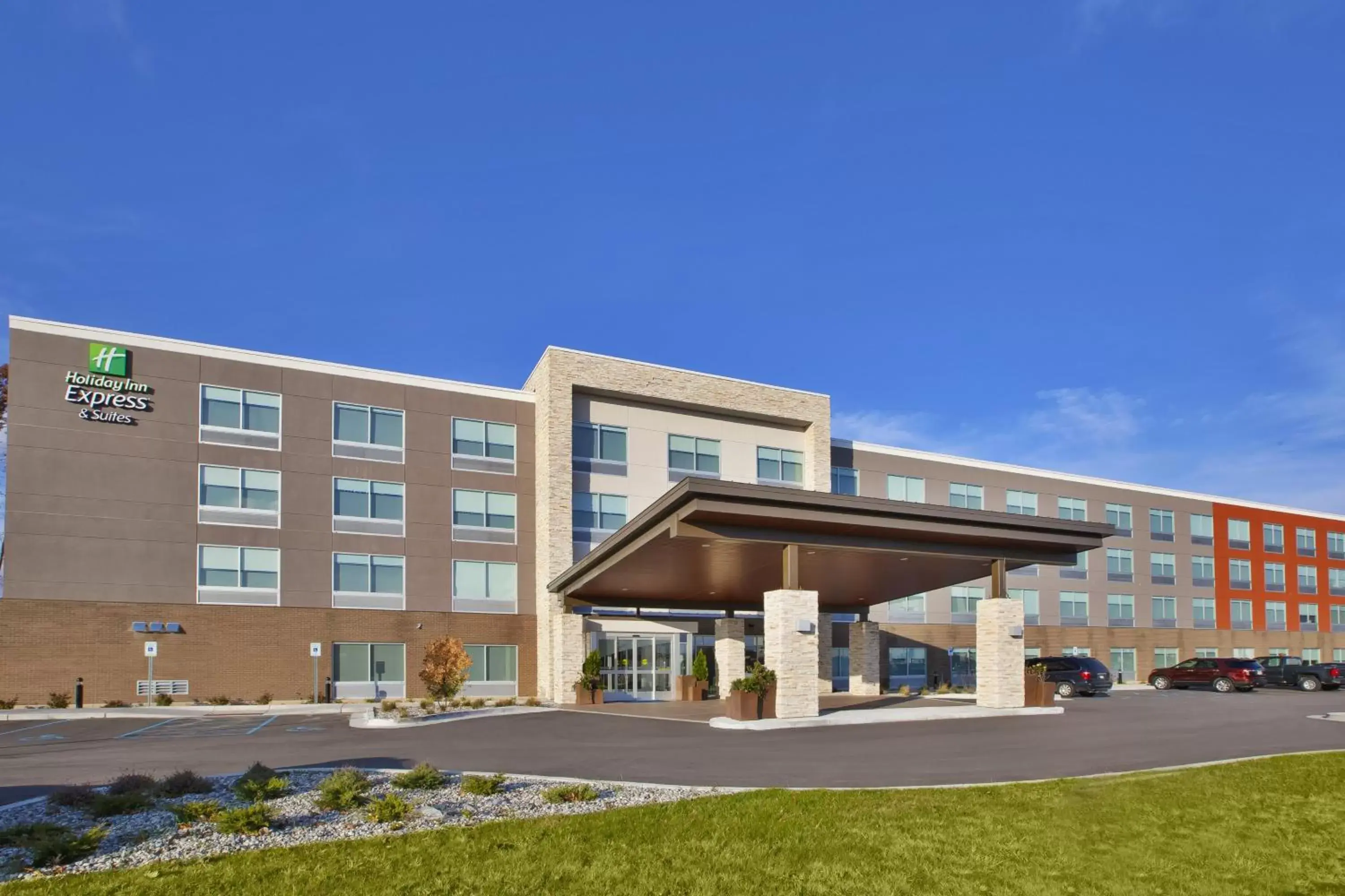Property building in Holiday Inn Express & Suites Grand Rapids Airport North by IHG Property building in Holiday Inn Express & Suites Grand Rapids Airport North by IHG