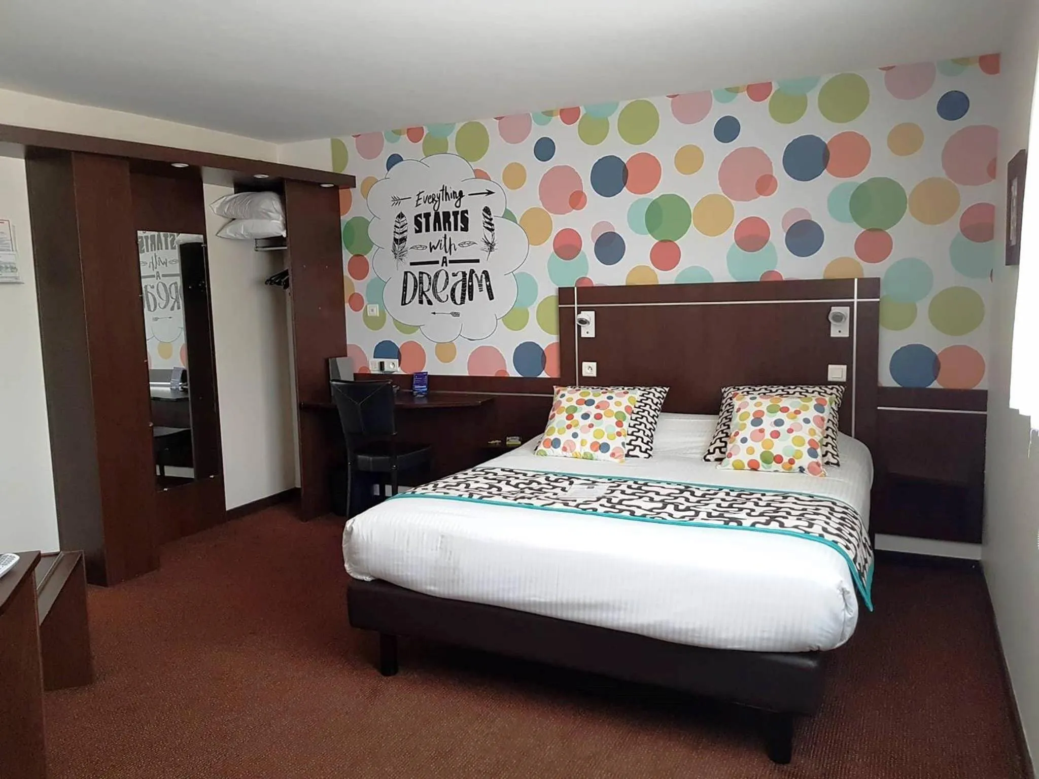 Bed in Logis Boutique Hotel Novalis