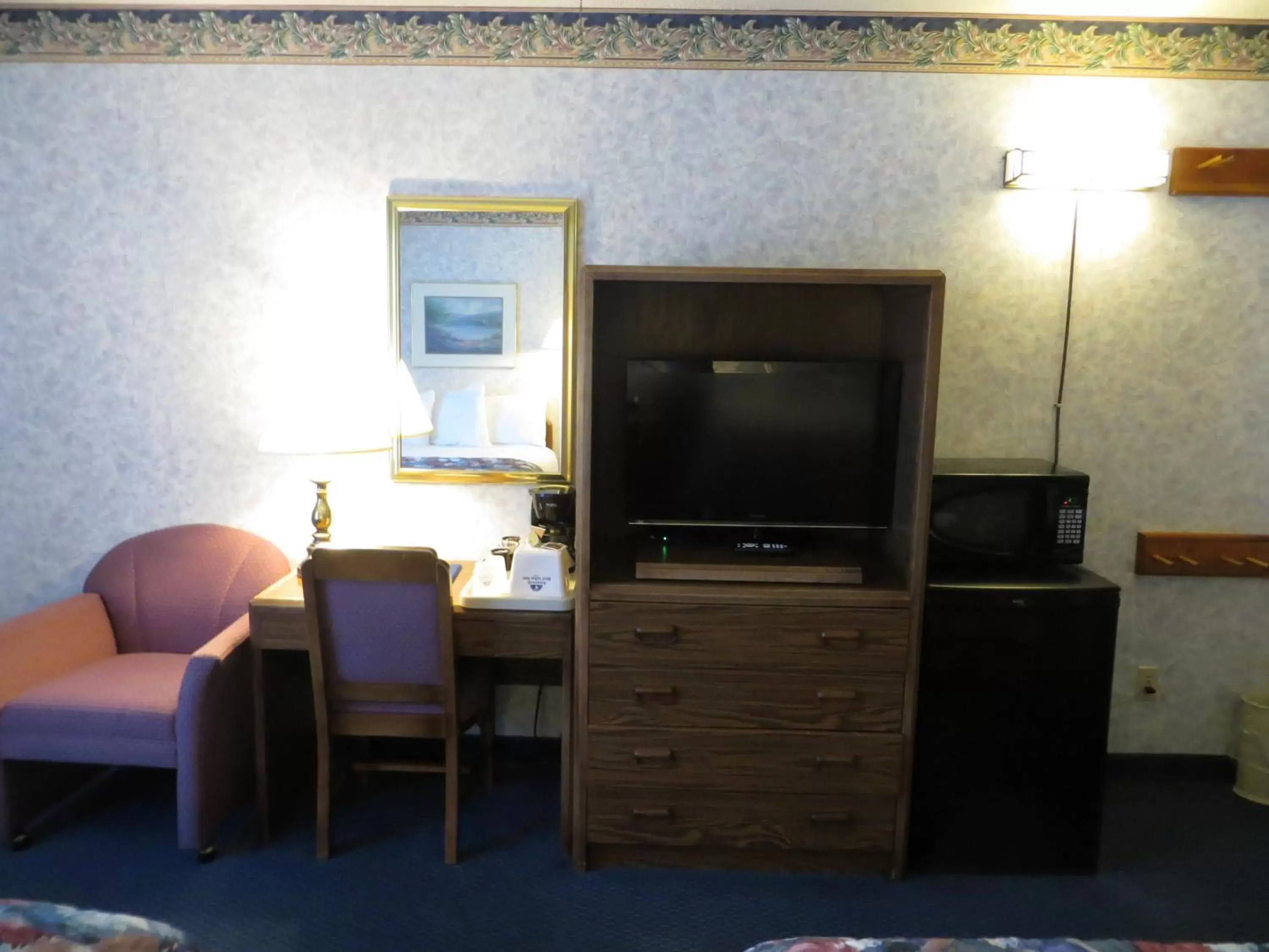 TV and multimedia, TV/Entertainment Center in Americas Best Value Inn Tahoe City